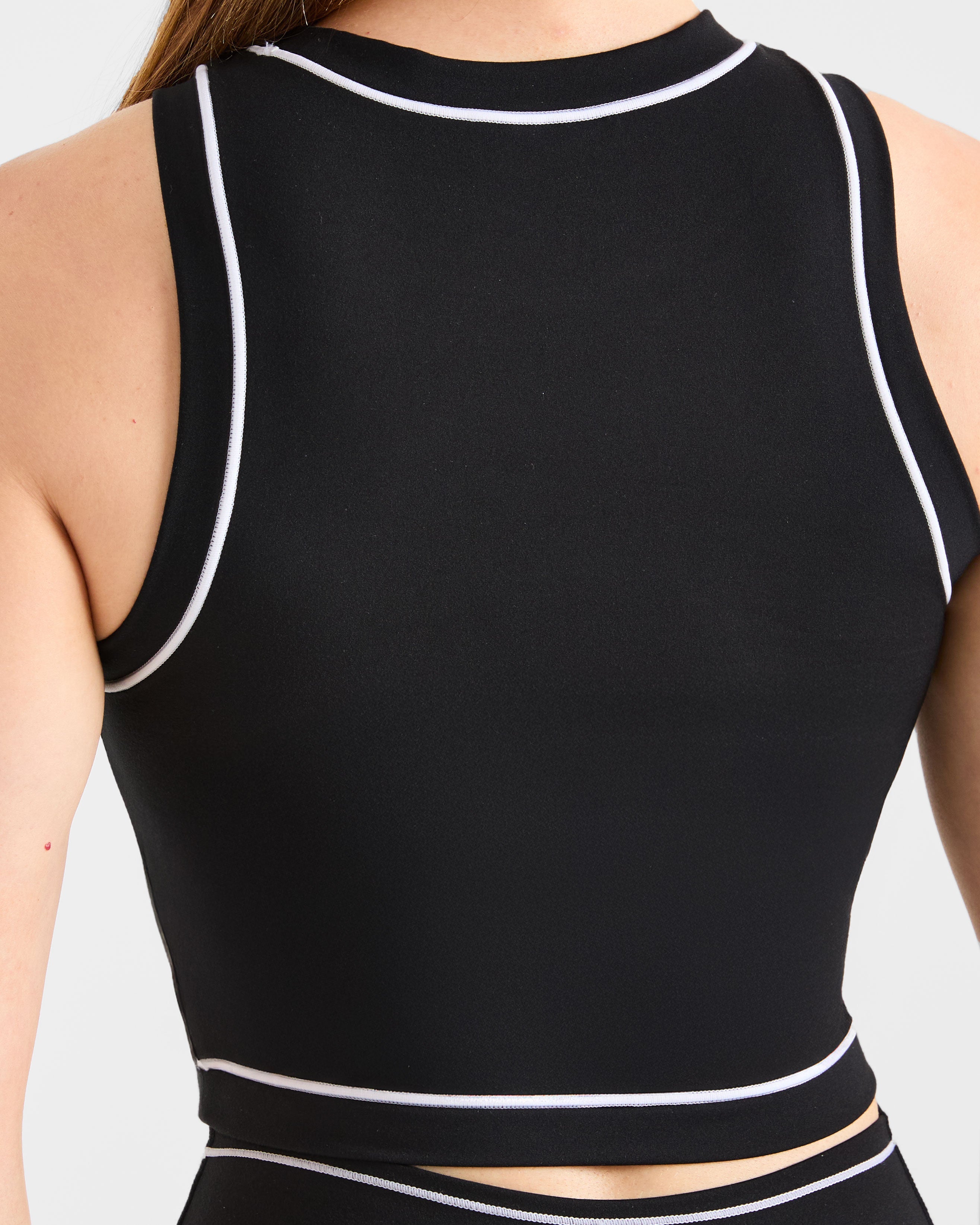 Form Tank Top - Schwarz