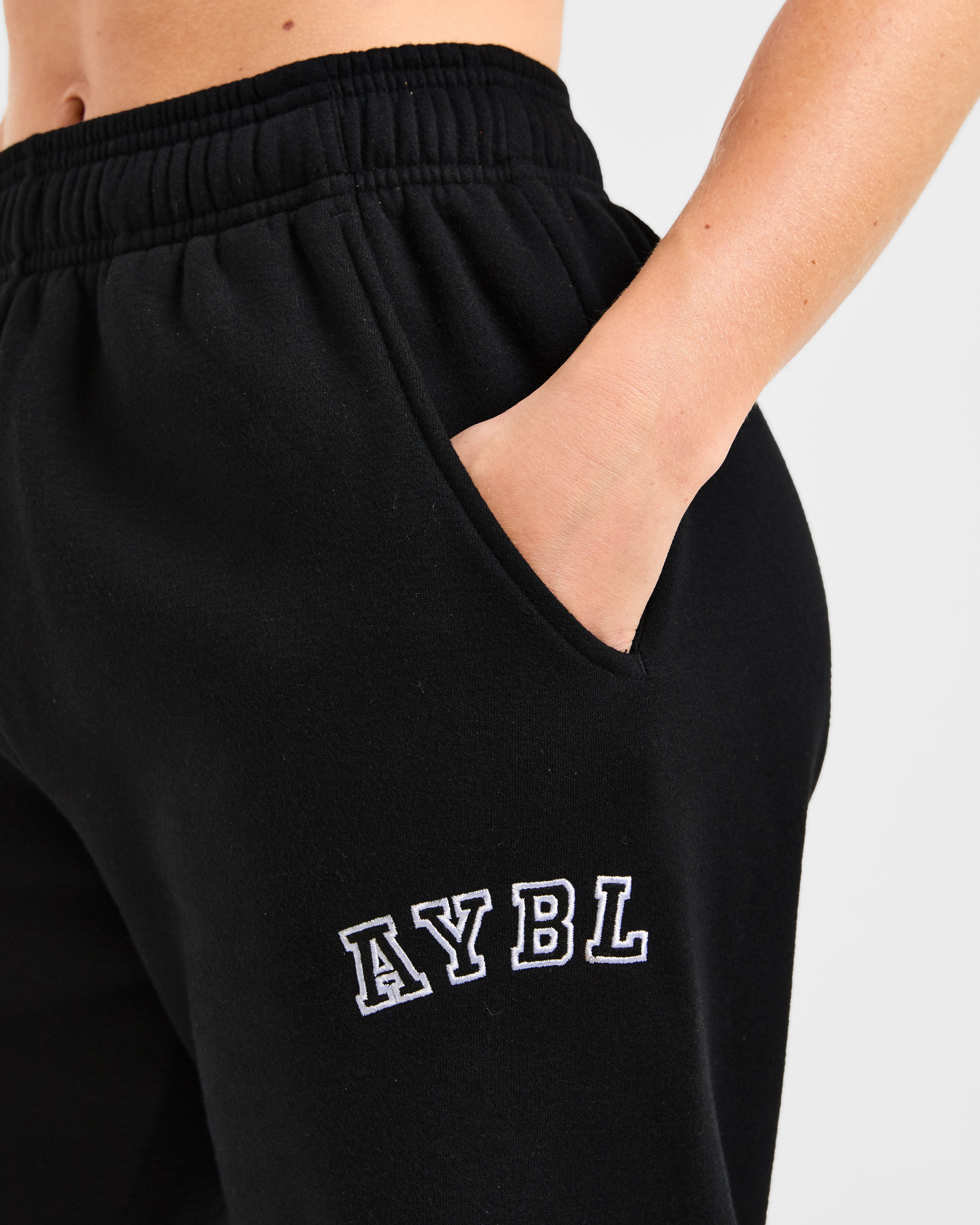 Varsity 2.0 Oversized Straight Leg Joggers - Schwarz