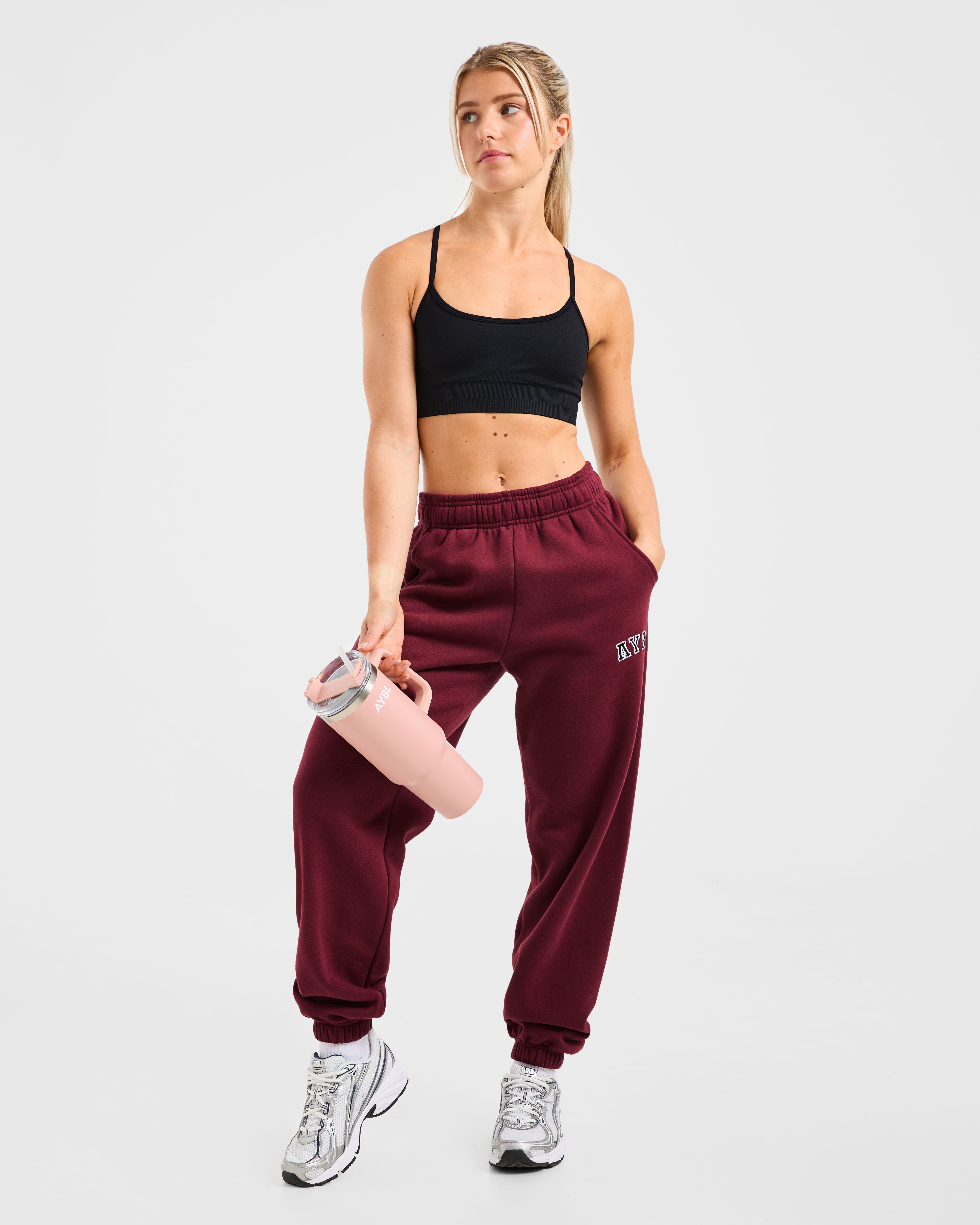 Varsity 2.0 Oversized Joggers - Rot Wine