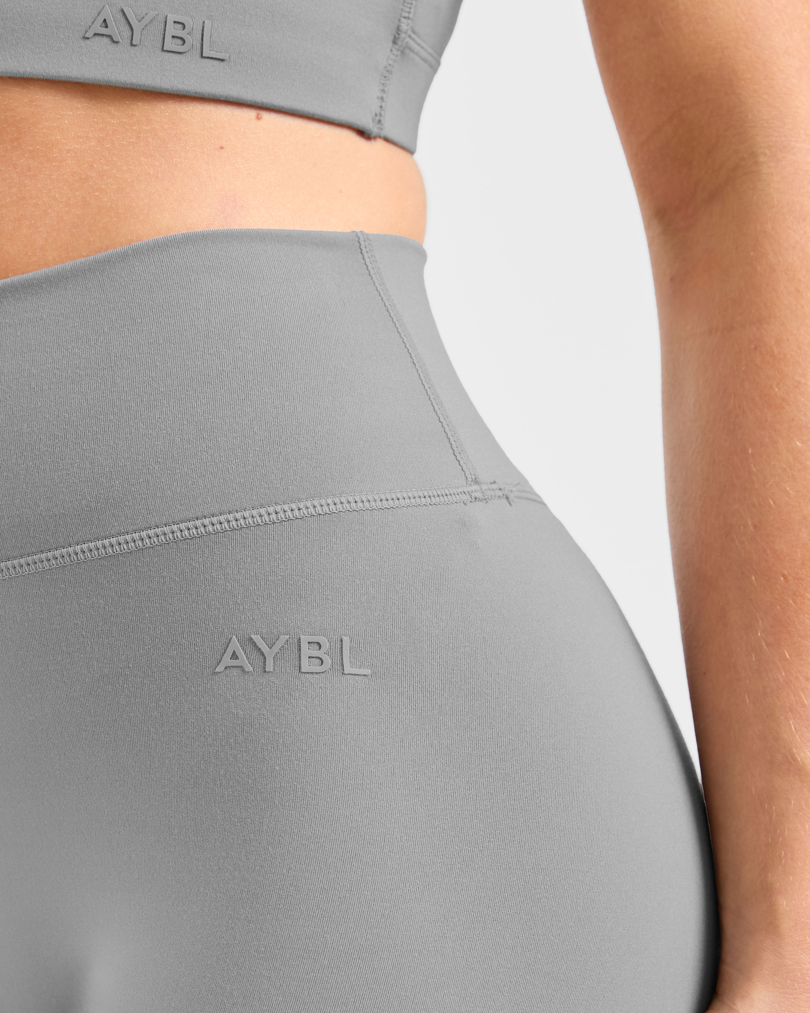 Staple Shorts - Grau