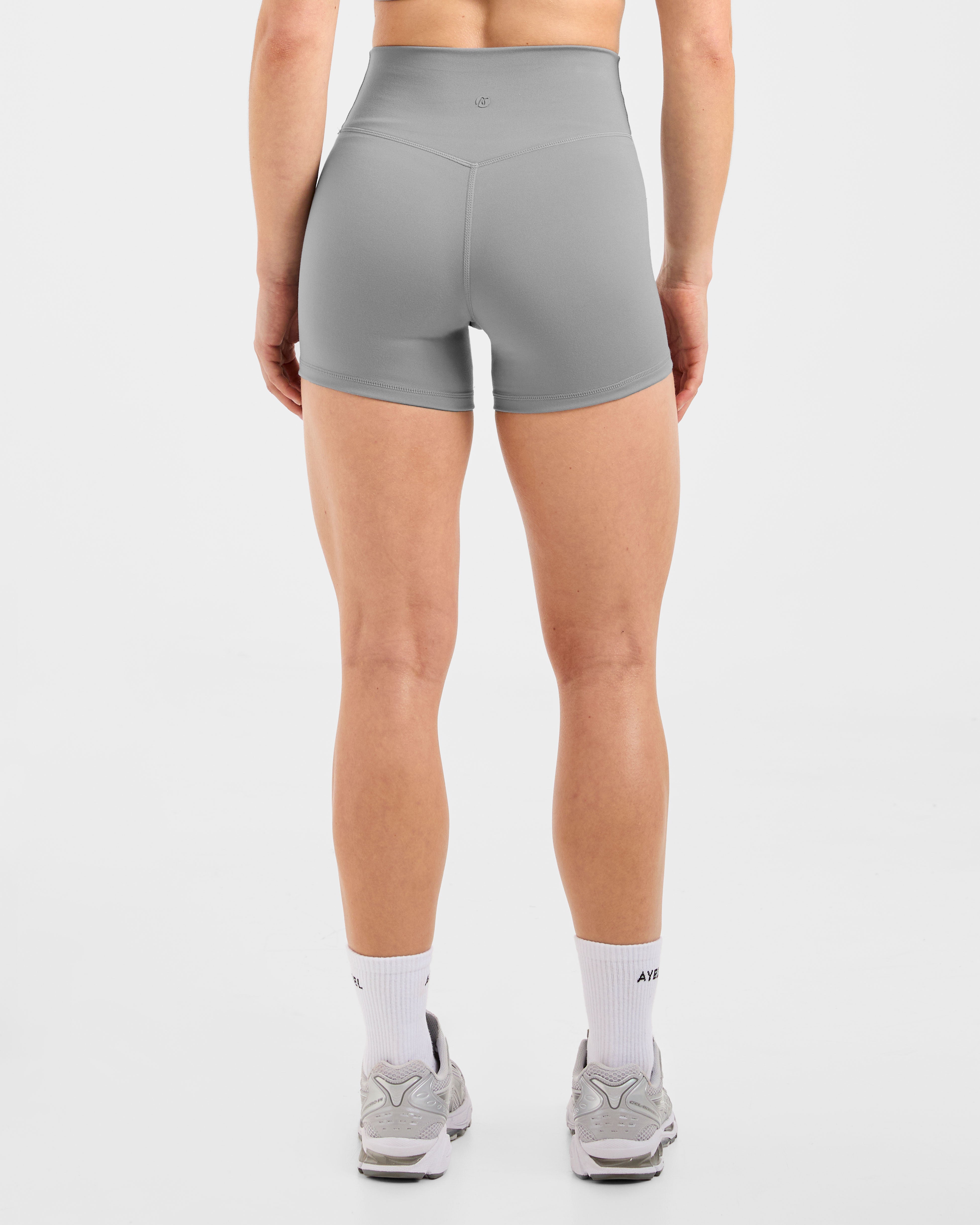 Staple Shorts - Grau
