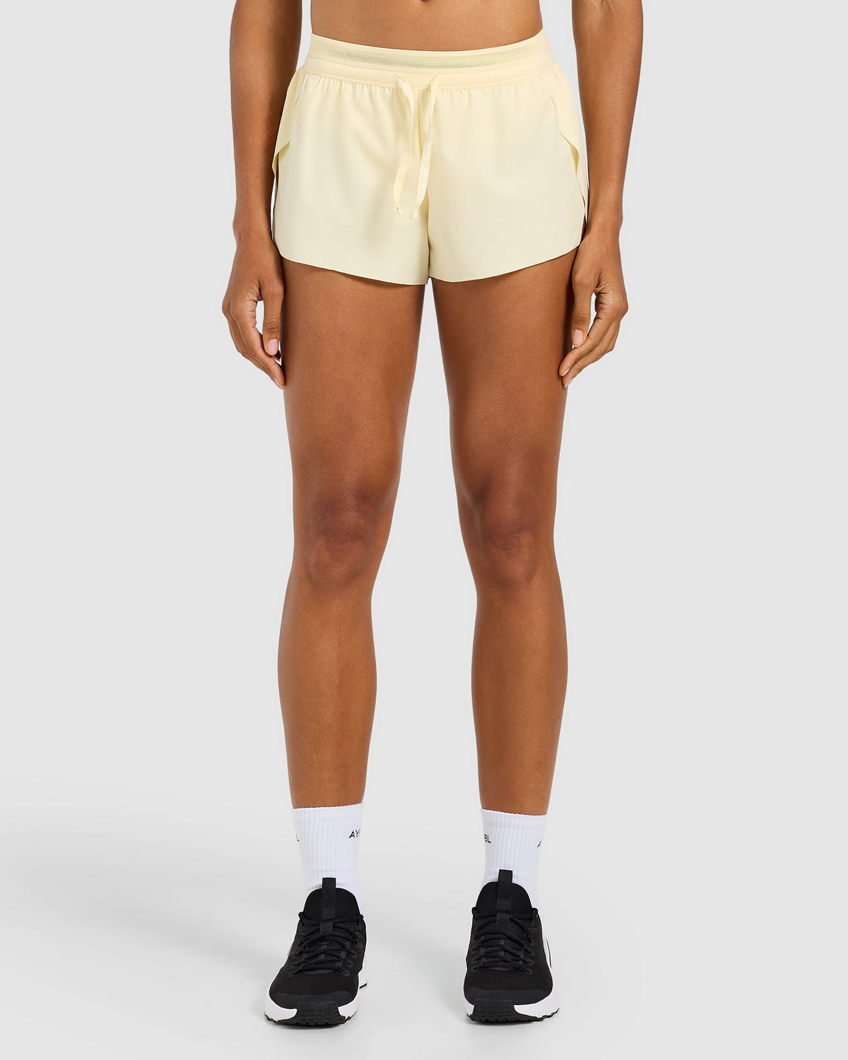 Run Low Rise 3" Shorts - Butter Gelb