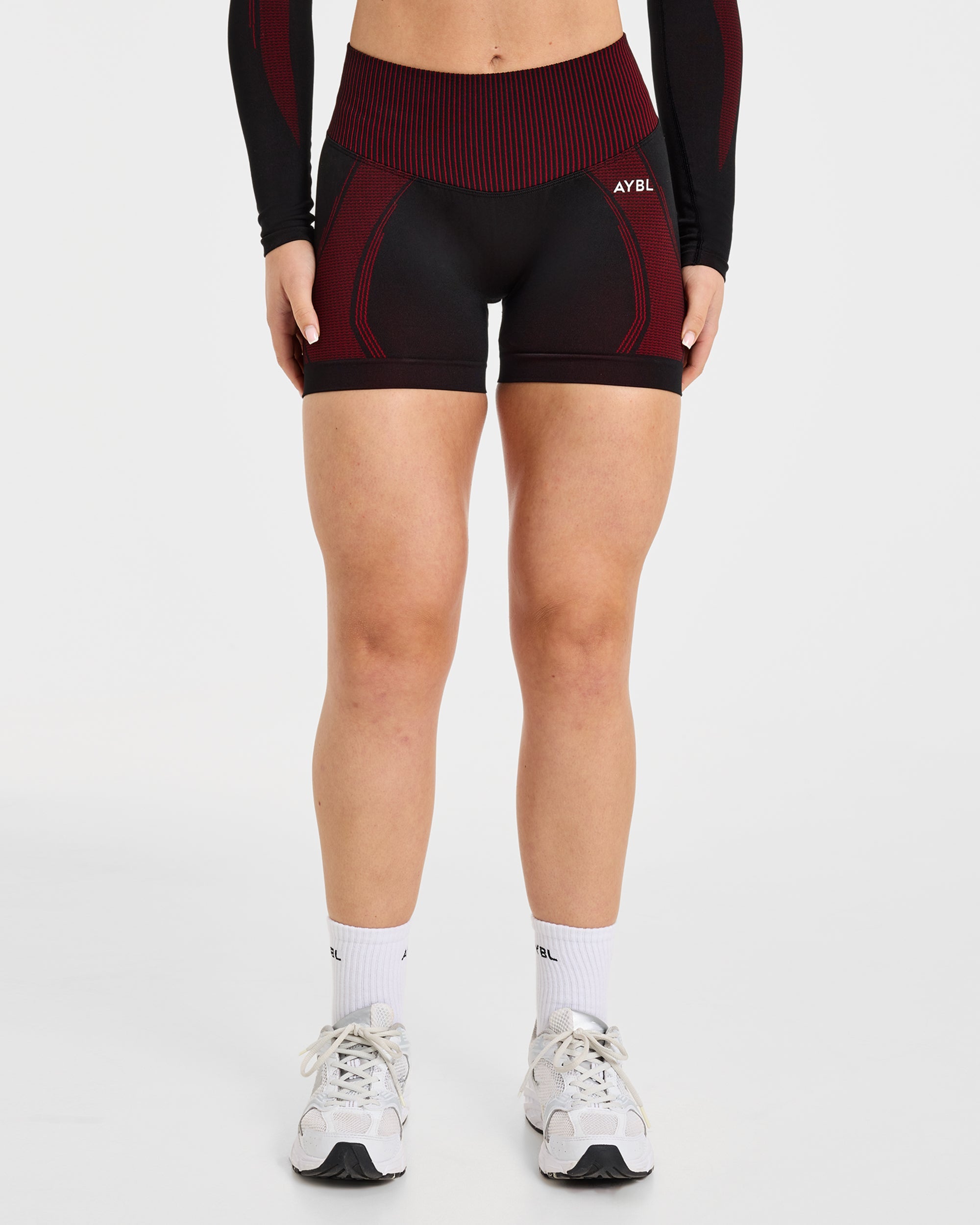 Charge Seamless Shorts - Schwarz/Rot