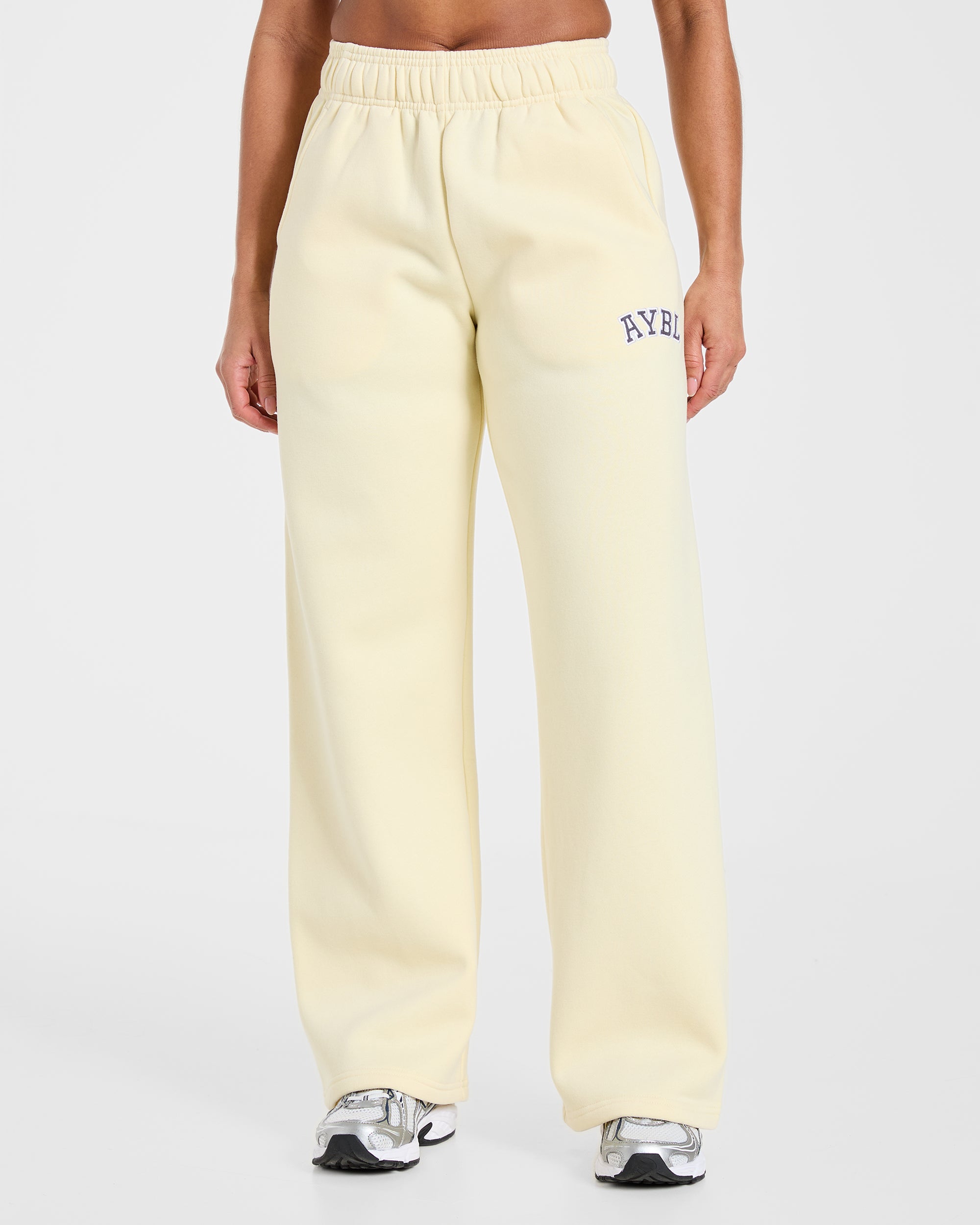 Varsity 2.0 Oversized Straight Leg Joggers - Butter Gelb