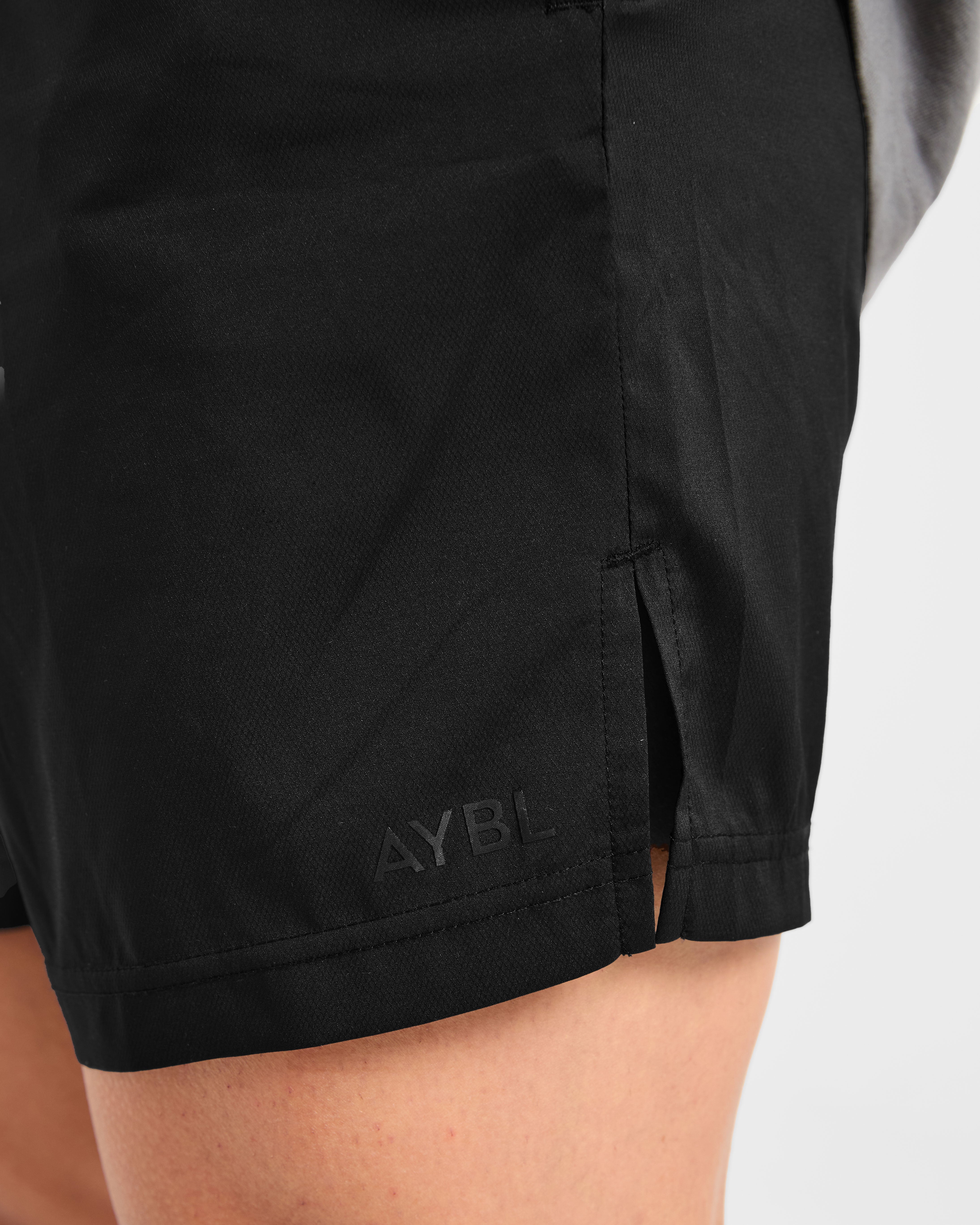 Ascend 7" Shorts - Schwarz
