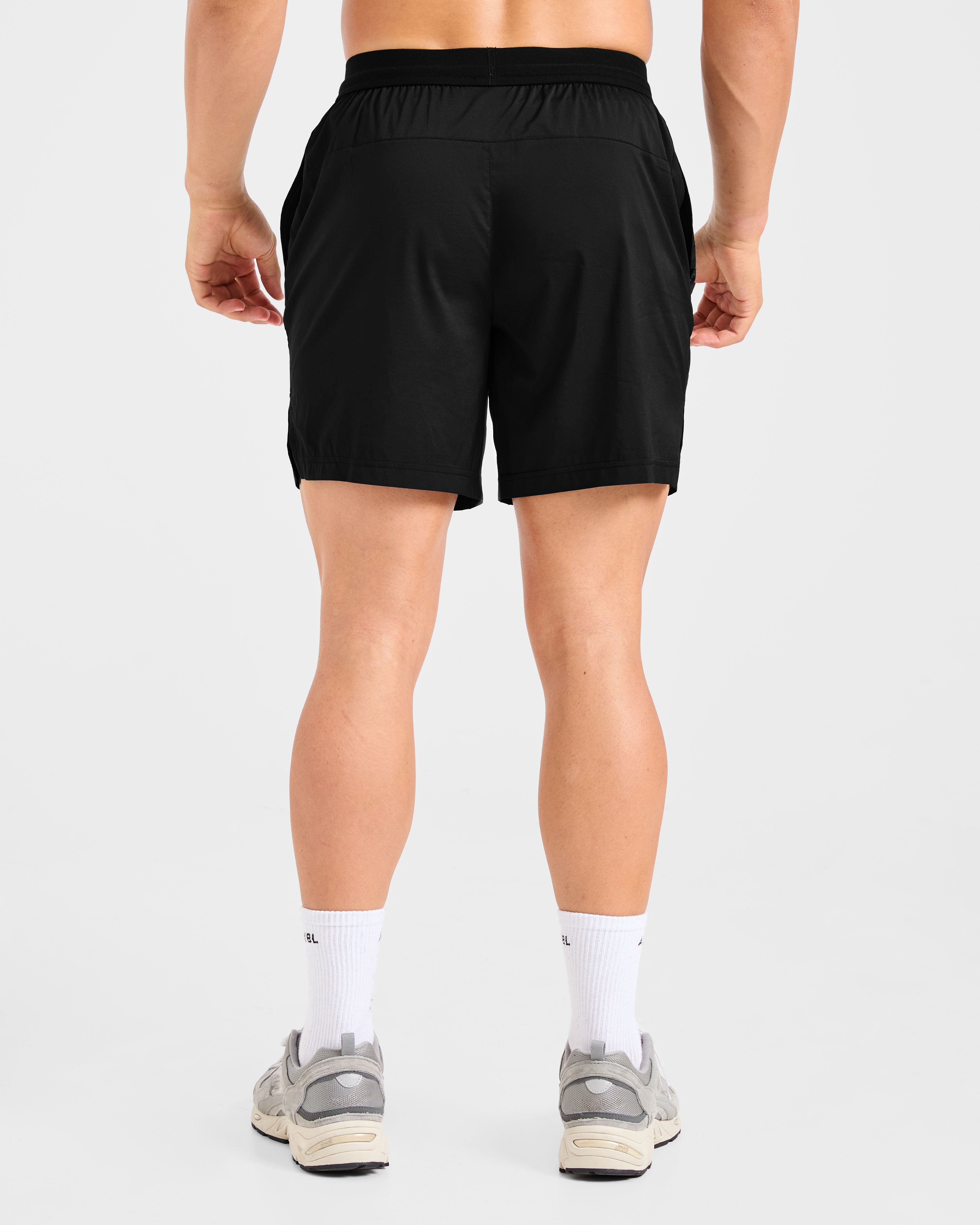 Ascend 7" Shorts - Schwarz