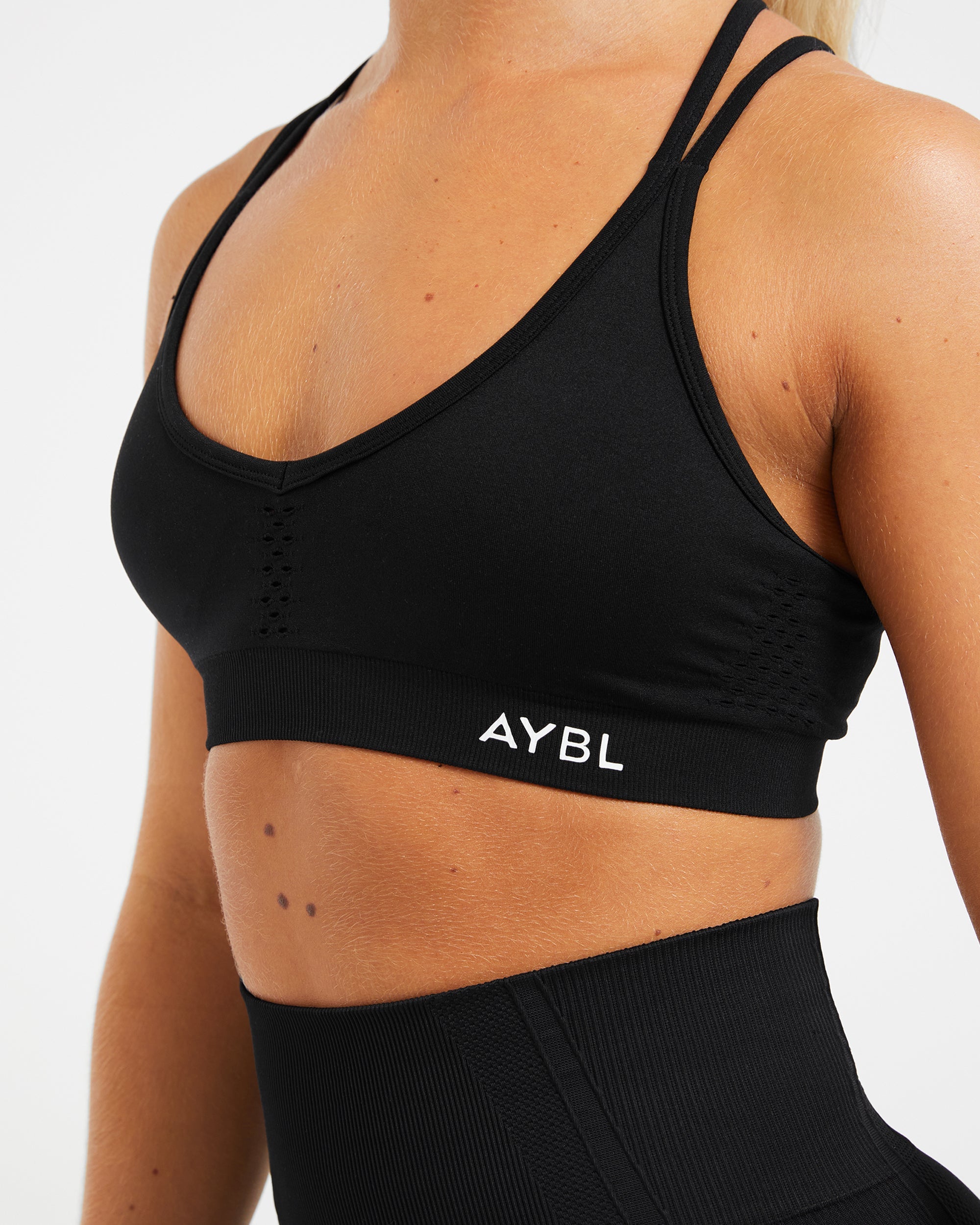 Essential Seamless Strappy Sports Bra - Schwarz