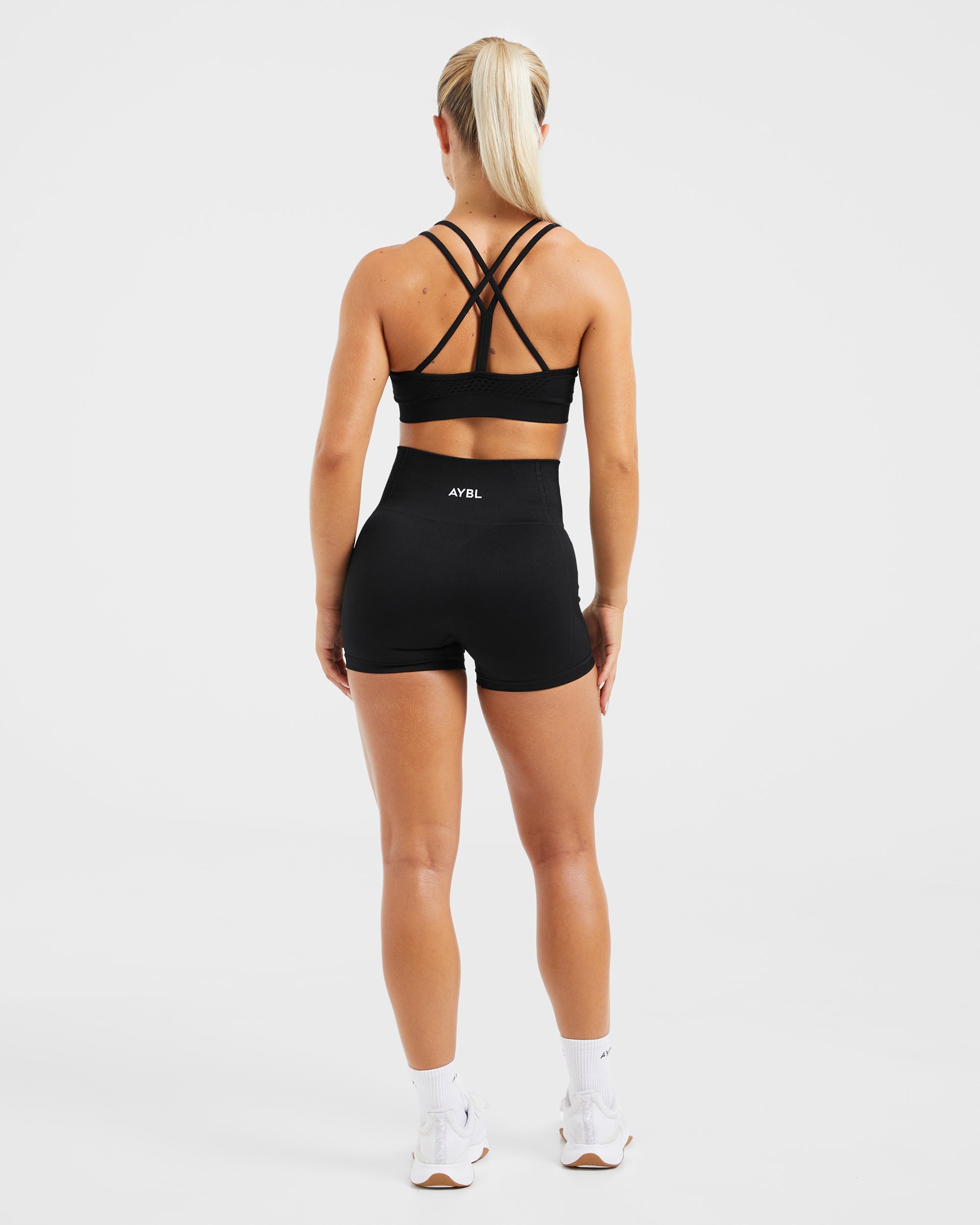 Essential Seamless Strappy Sports Bra - Schwarz