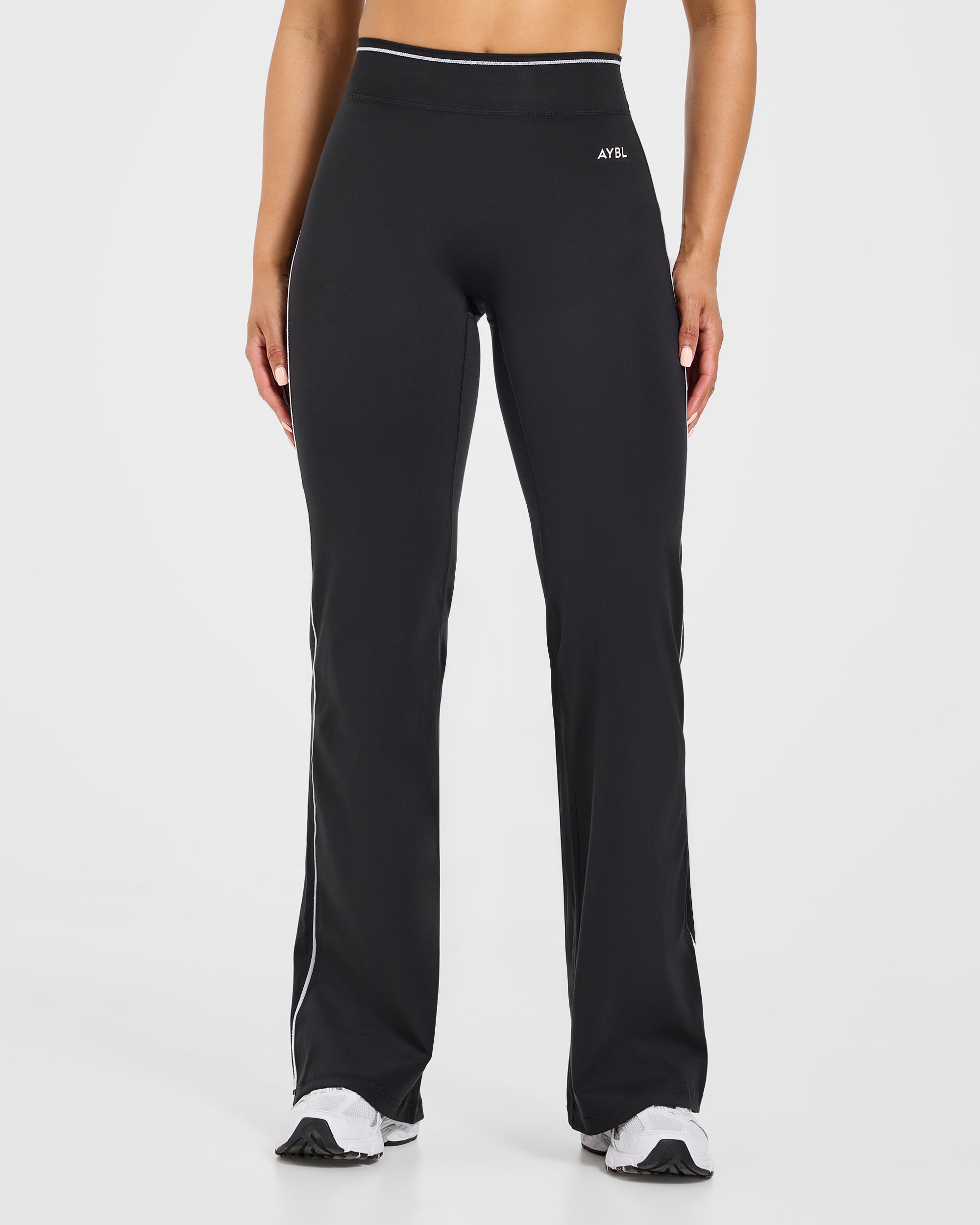 Form Flared Leggings - Schwarz
