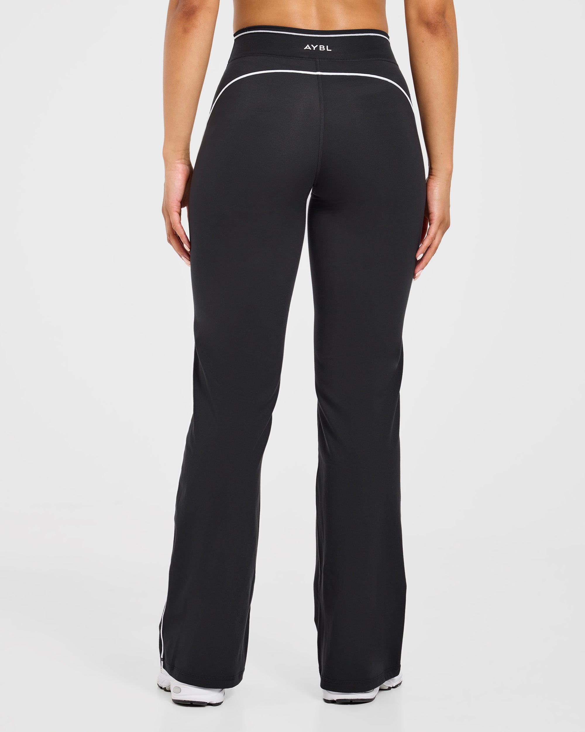 Form Flared Leggings - Schwarz