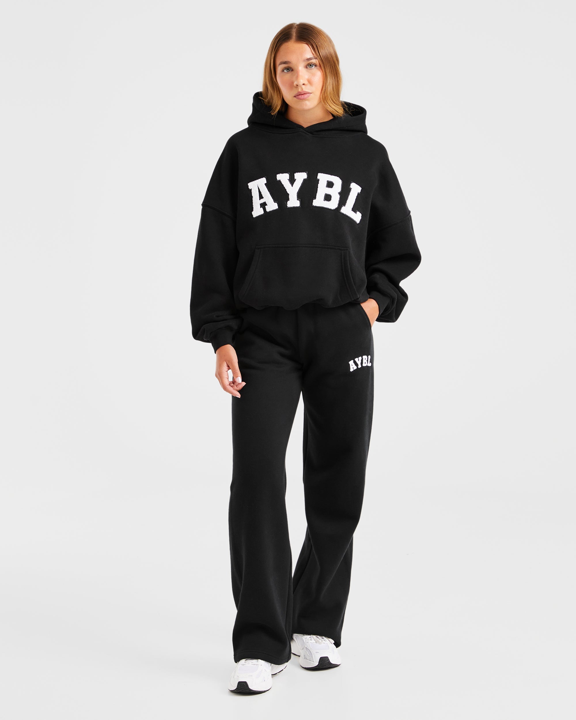 Varsity Oversized Straight Leg Joggers - Schwarz