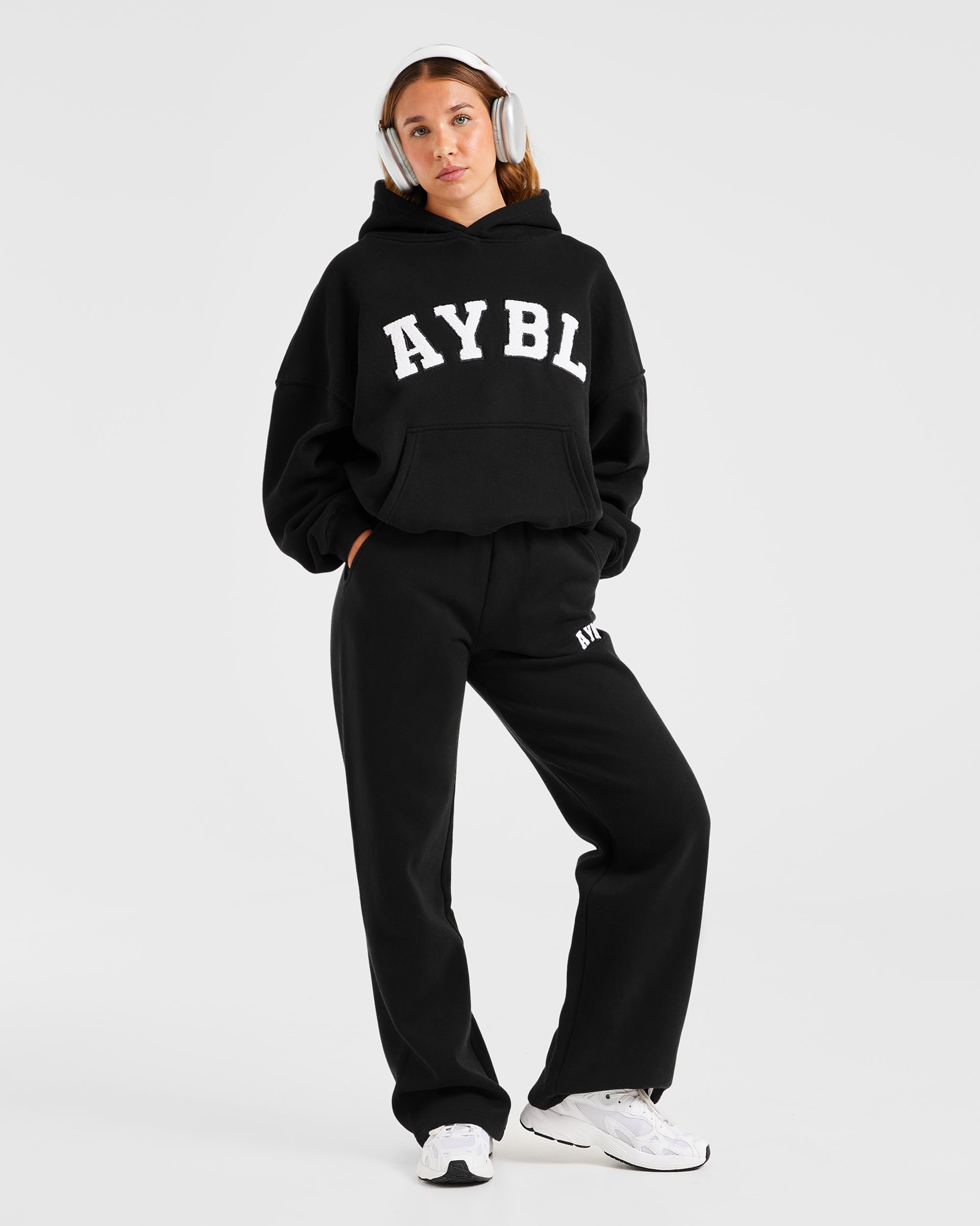 Varsity Oversized Straight Leg Joggers - Schwarz