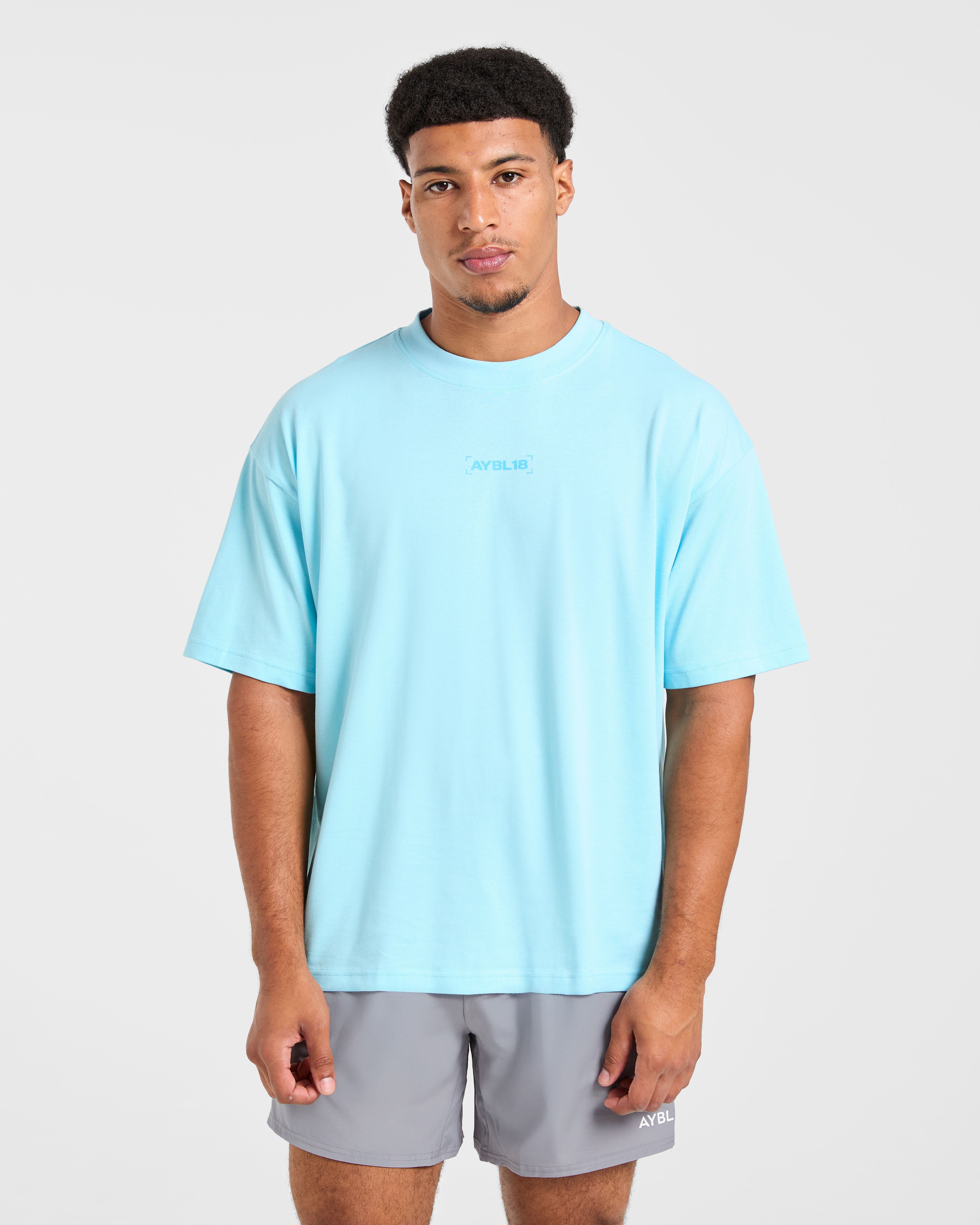 Power Club Oversized T Shirt - Light Blau