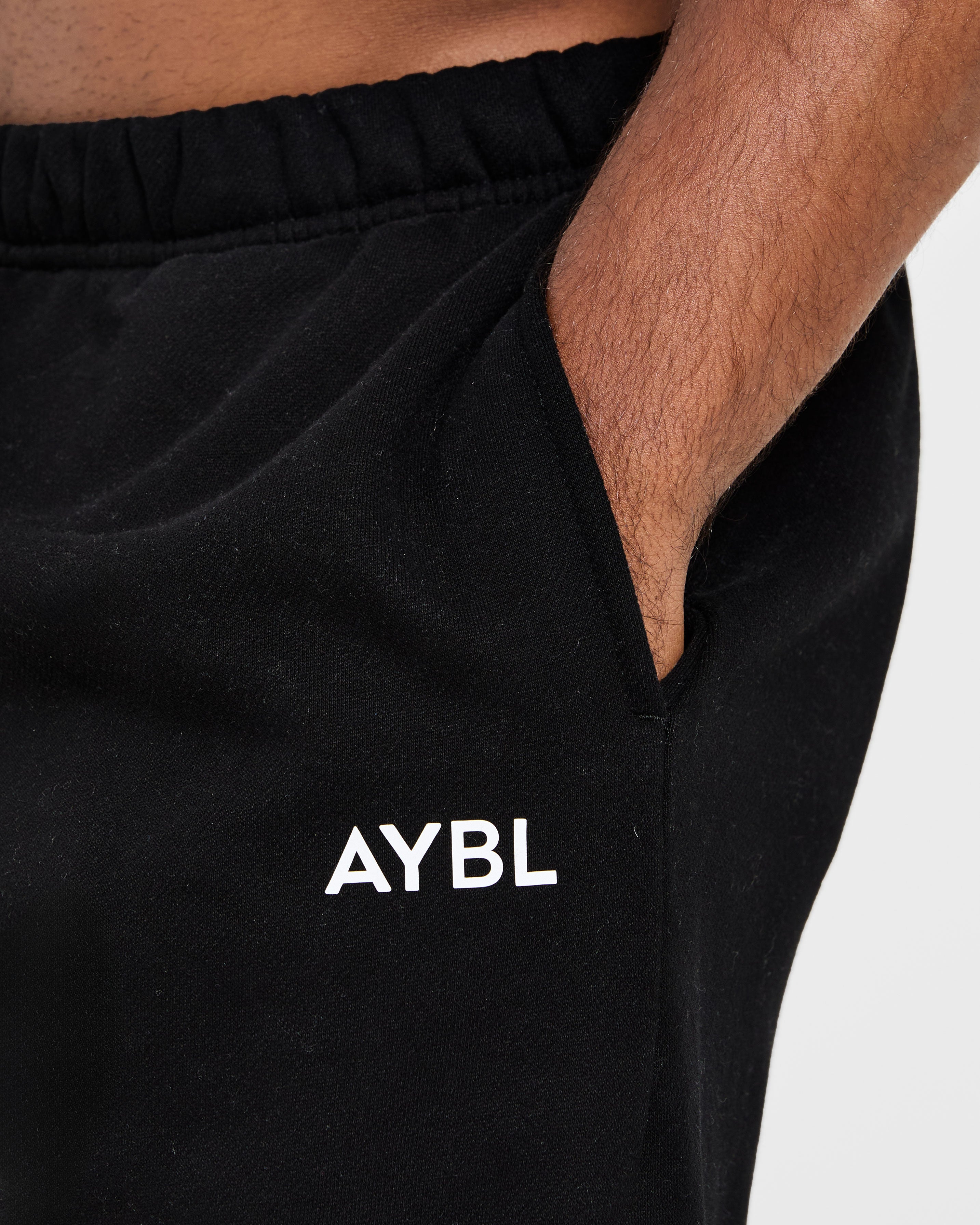 Essential Oversized Straight Leg Joggers - Schwarz