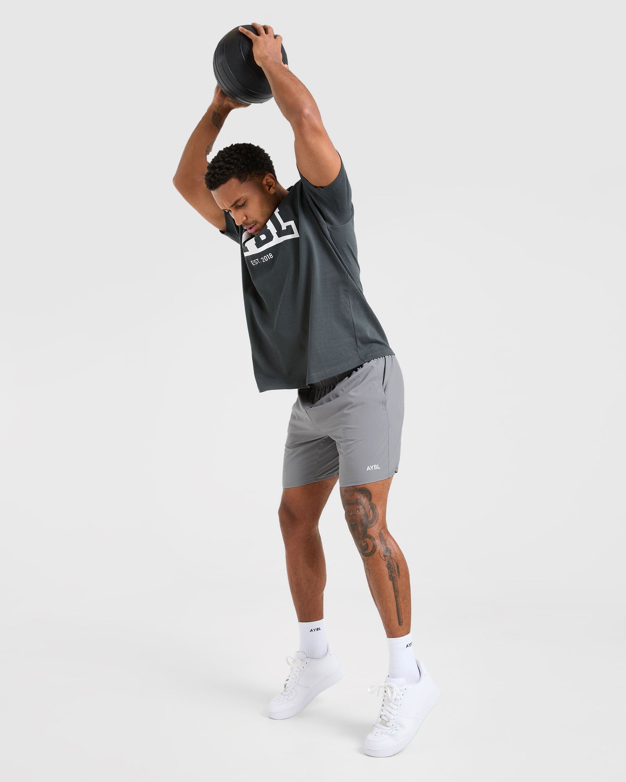 Core 7" Shorts - Grau