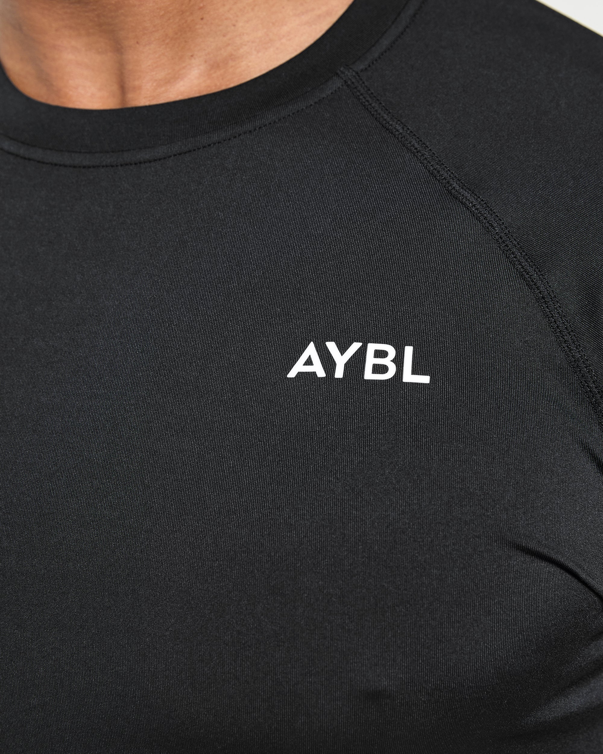 Essential Long Sleeve T Shirt - Schwarz