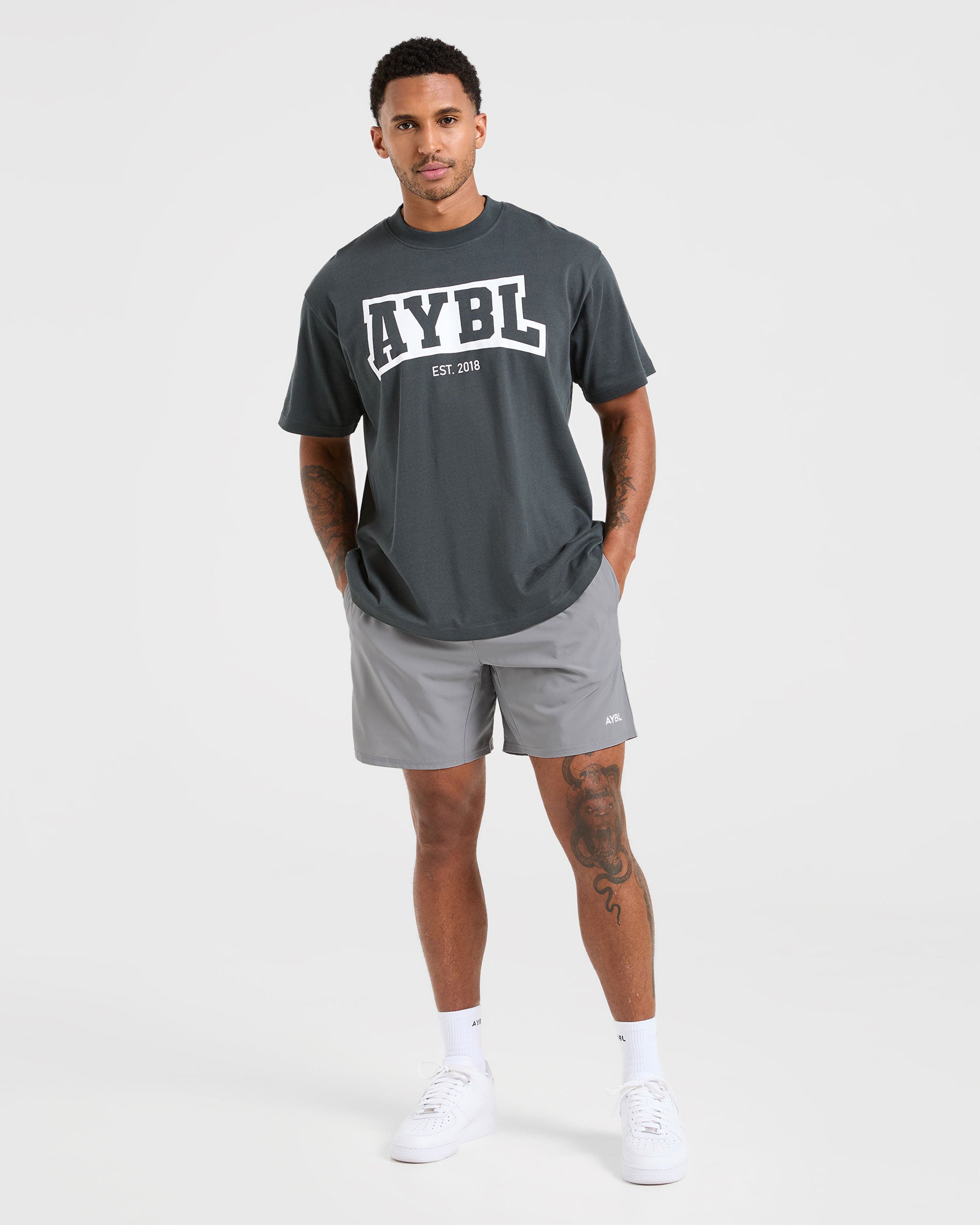 Core 7" Shorts - Grau