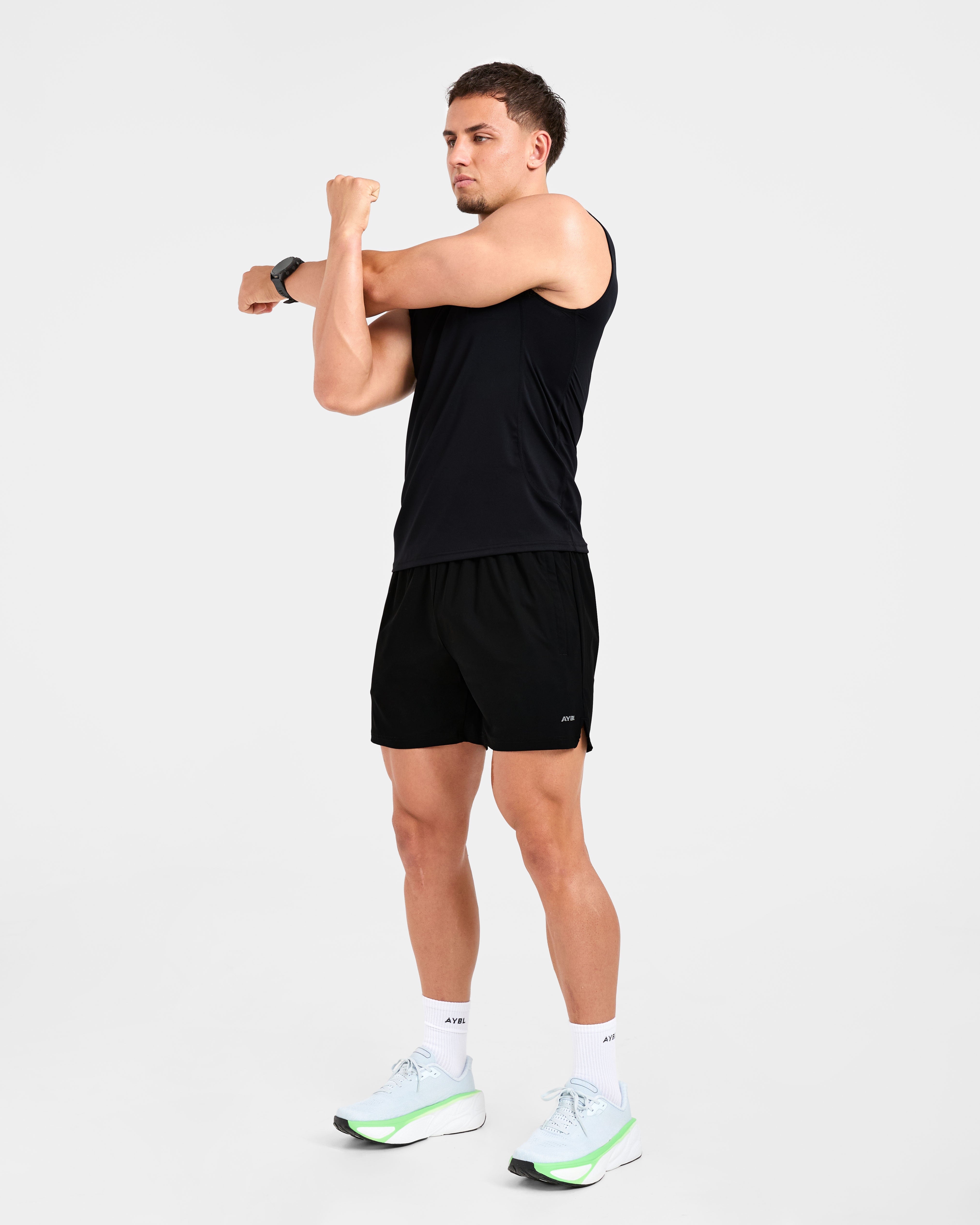 Run 5" Shorts - Schwarz