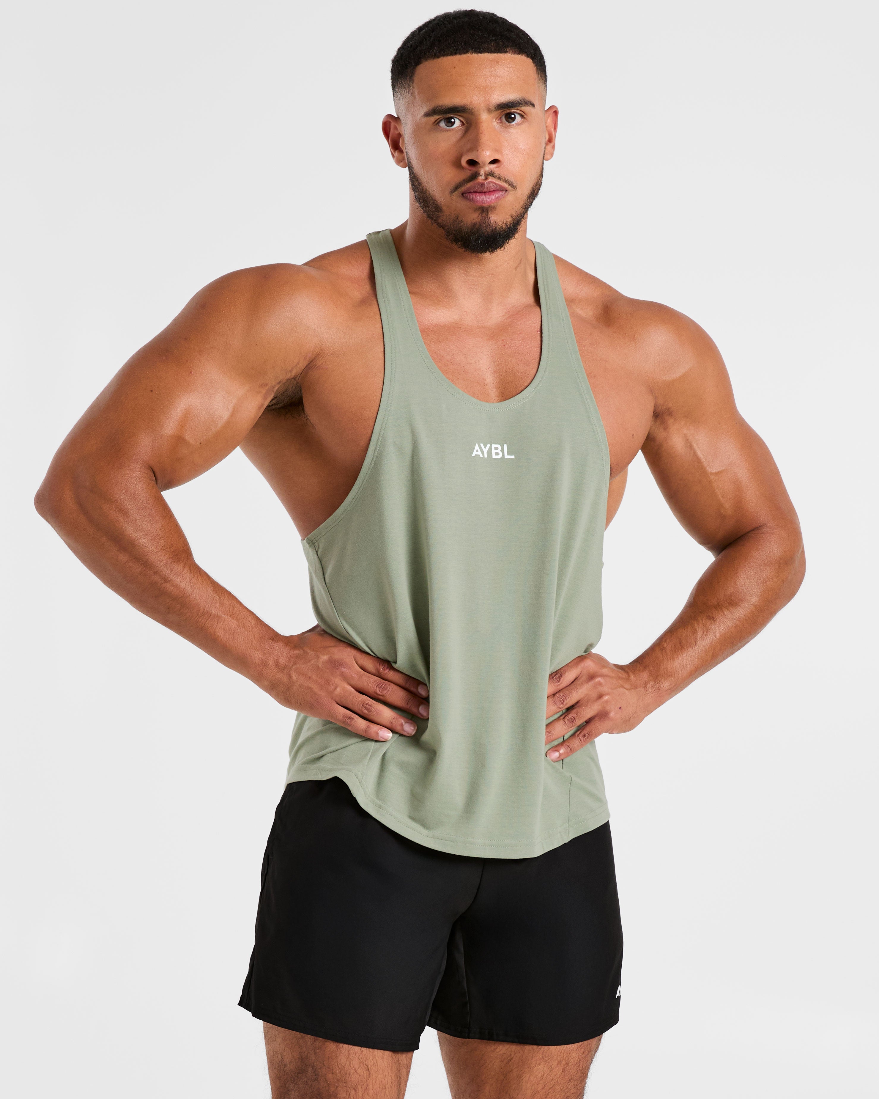 Essential Stringer - Muted Grün