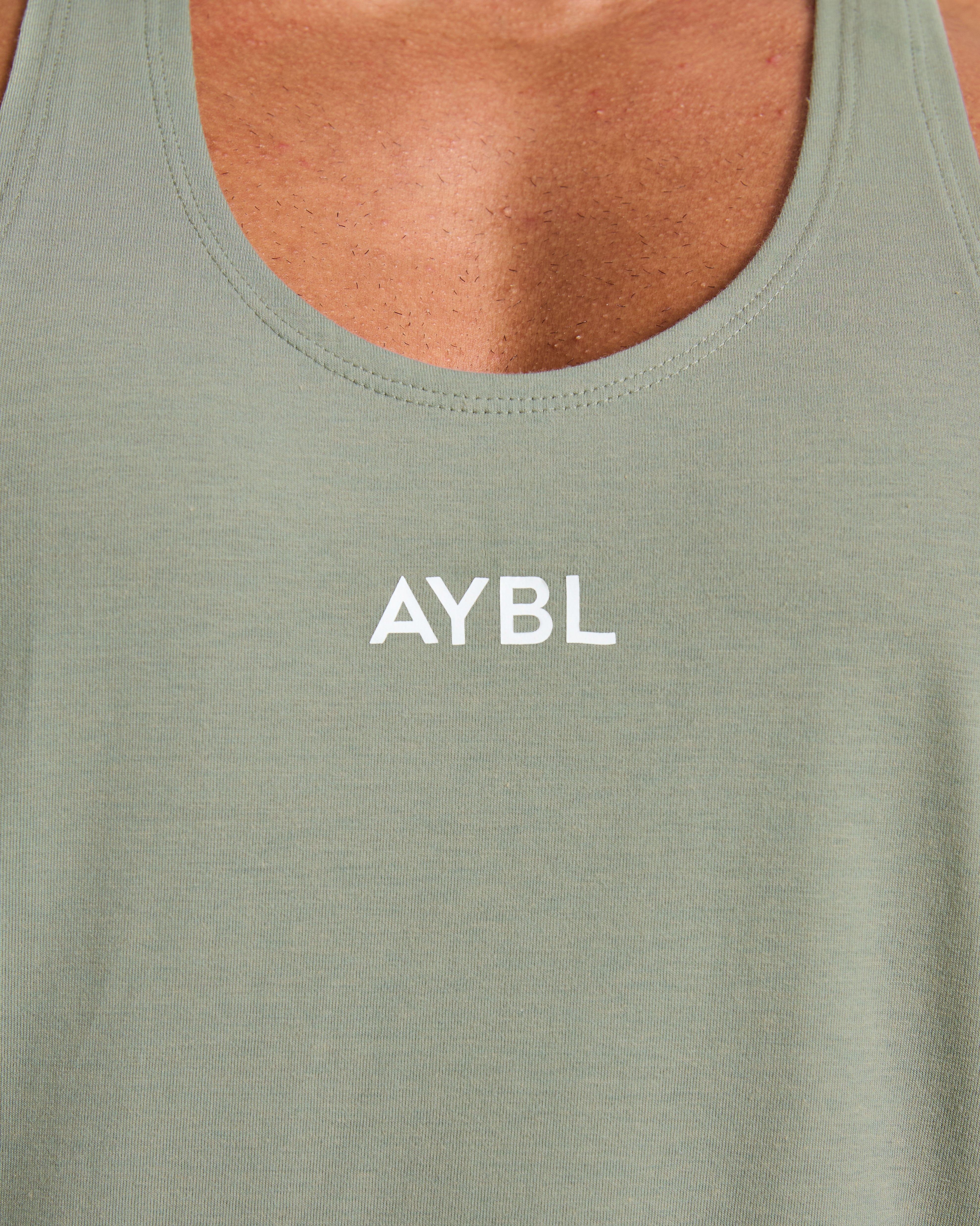 Essential Stringer - Muted Grün