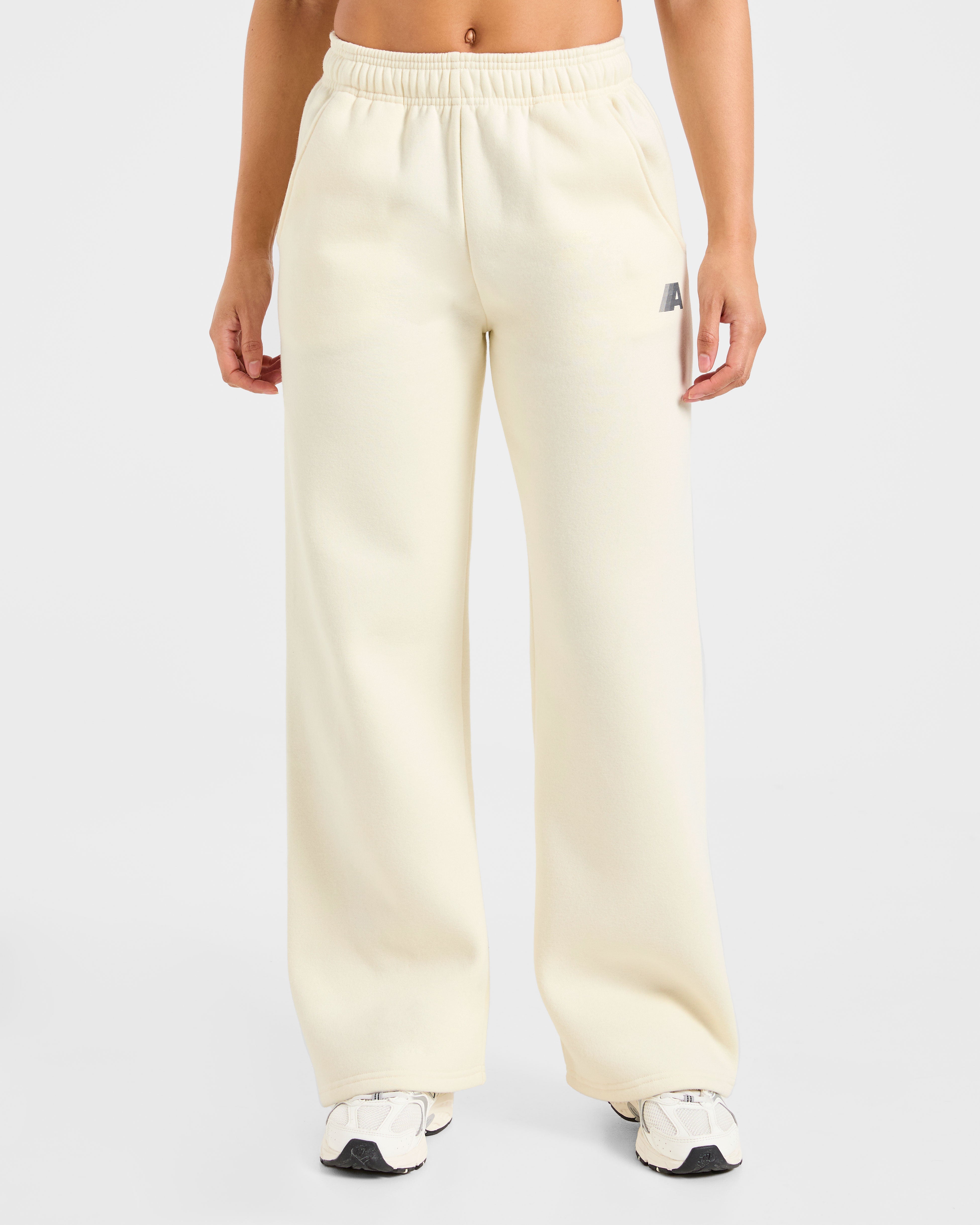 Retro Athletics Oversized Straight Leg Joggers - Butter Gelb/Navy