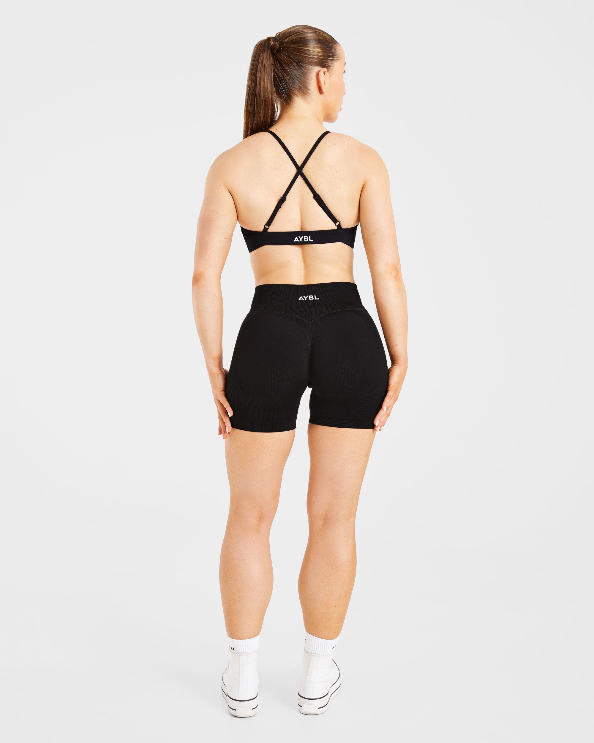 Essential Twist Crossback Sports Bra - Schwarz