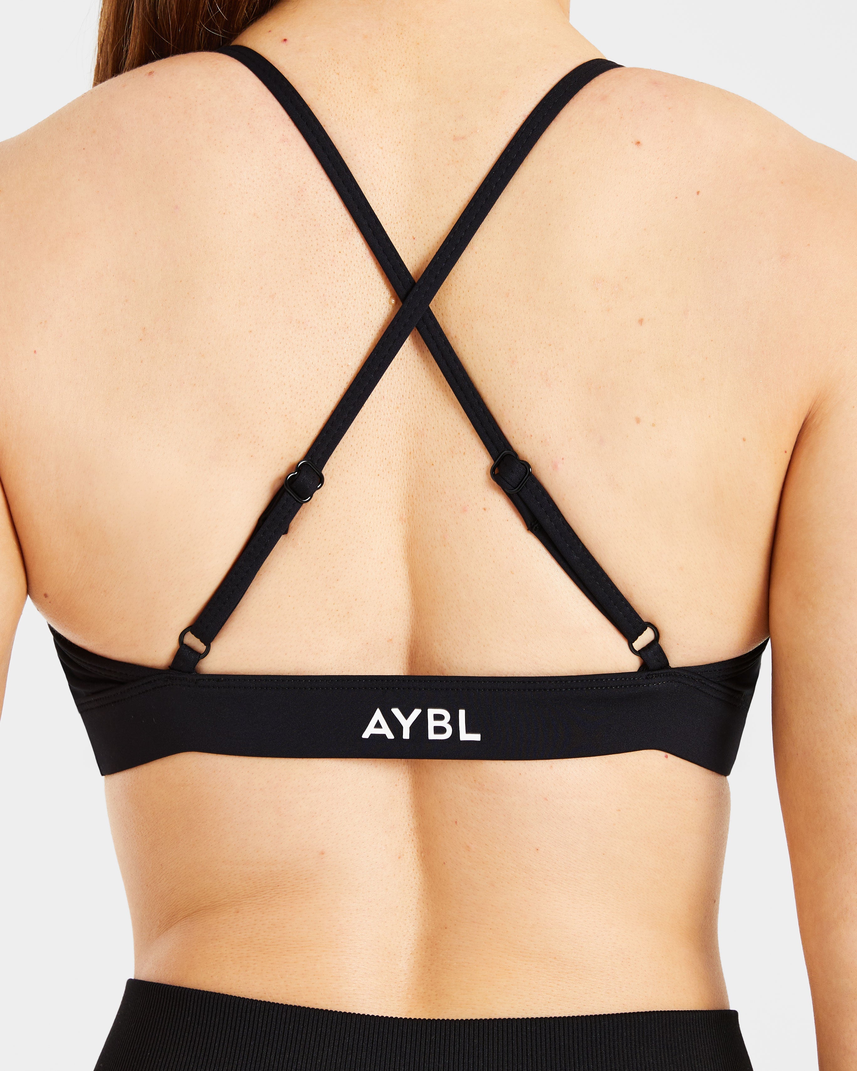 Essential Twist Crossback Sports Bra - Schwarz
