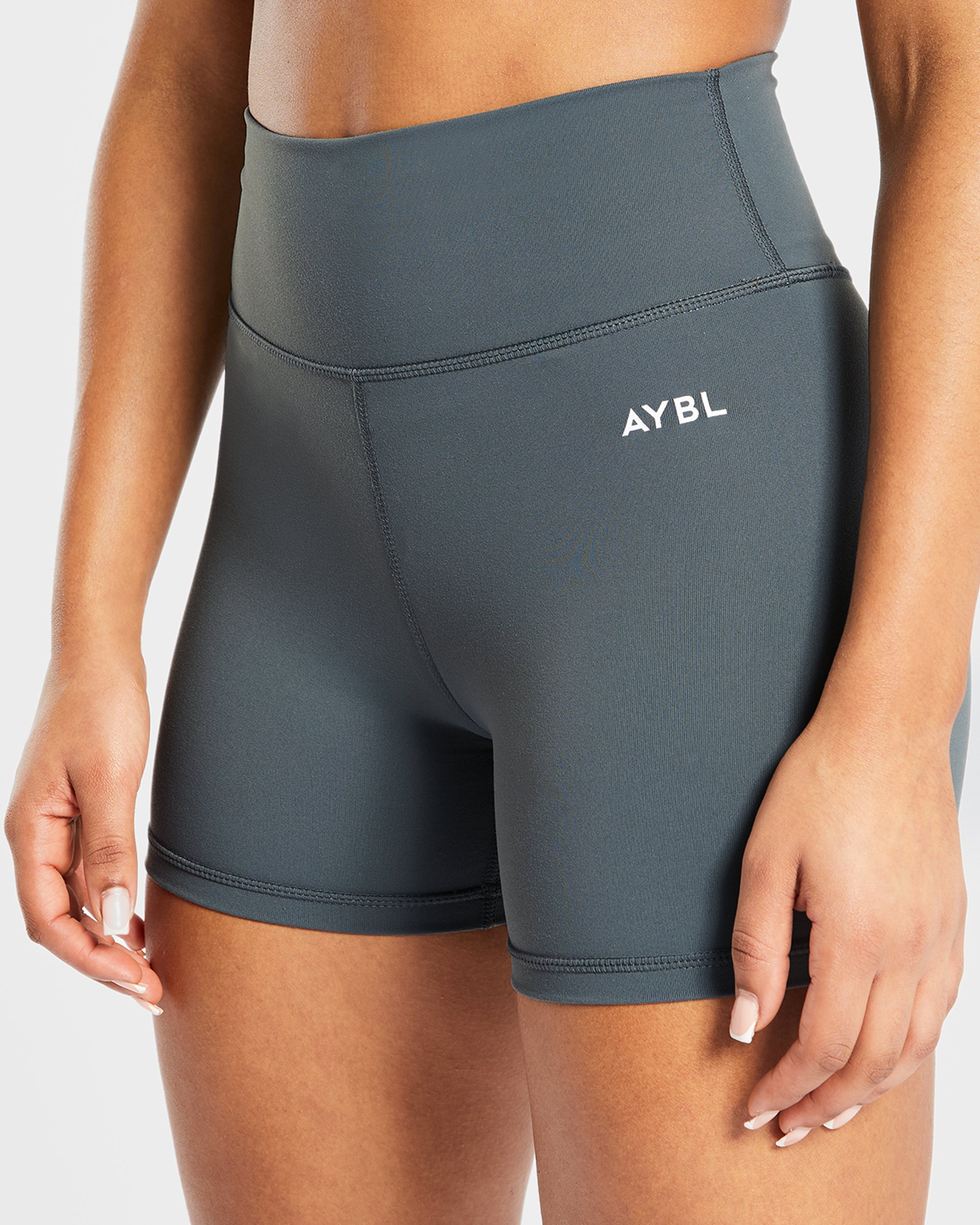 Core Shorts - Asphalt Grau