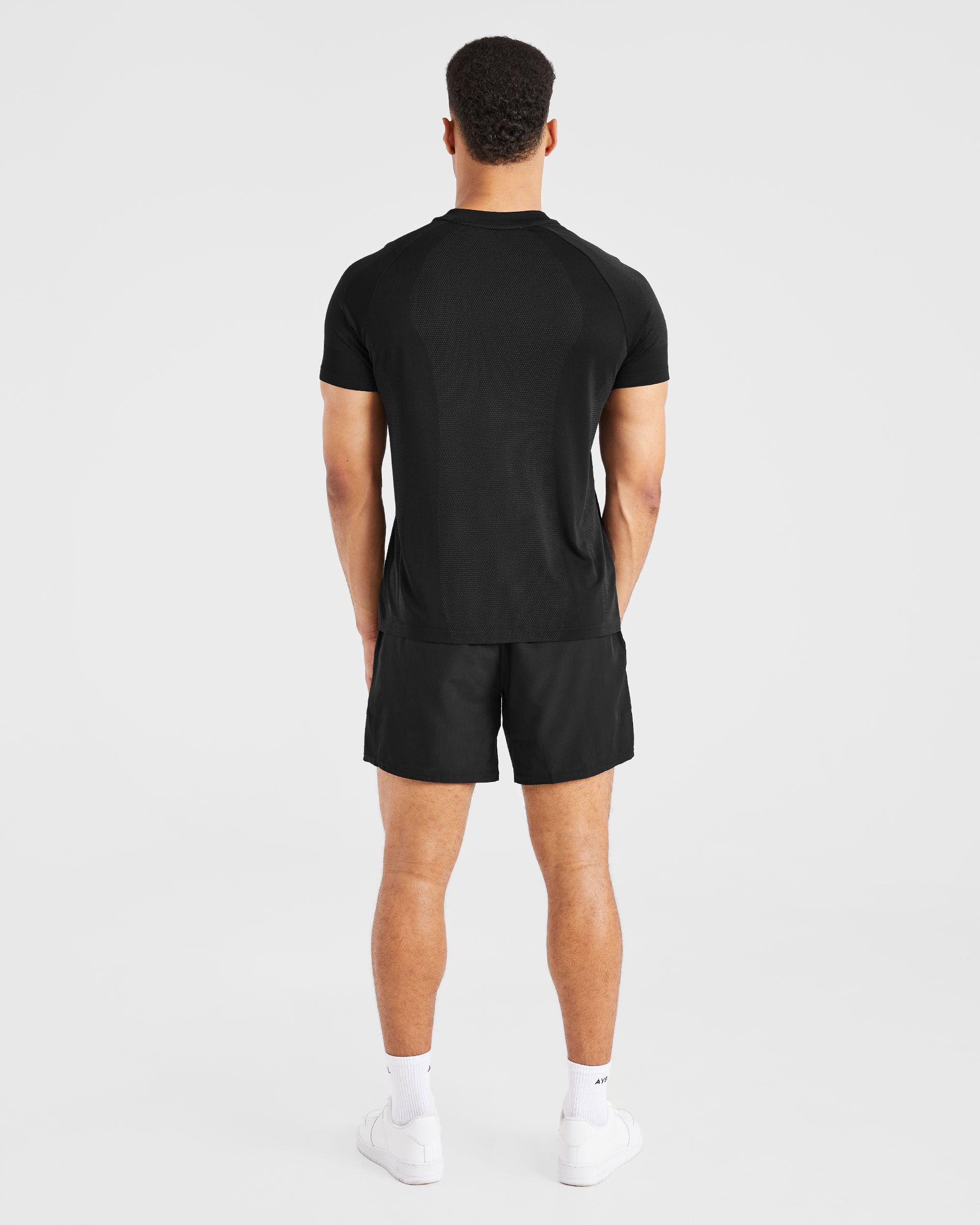 Attain Seamless T Shirt - Black