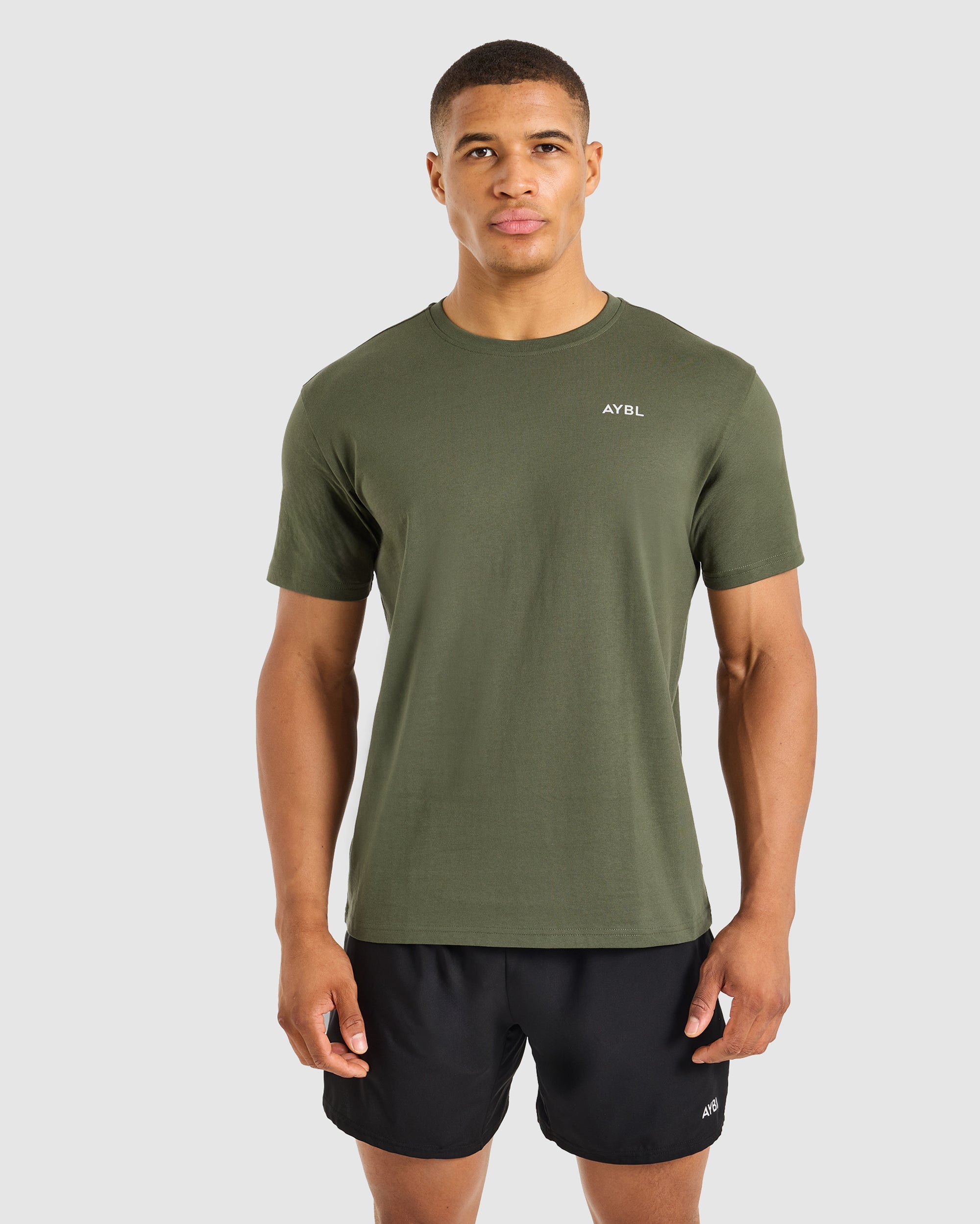 Essential T Shirt - Army Grün