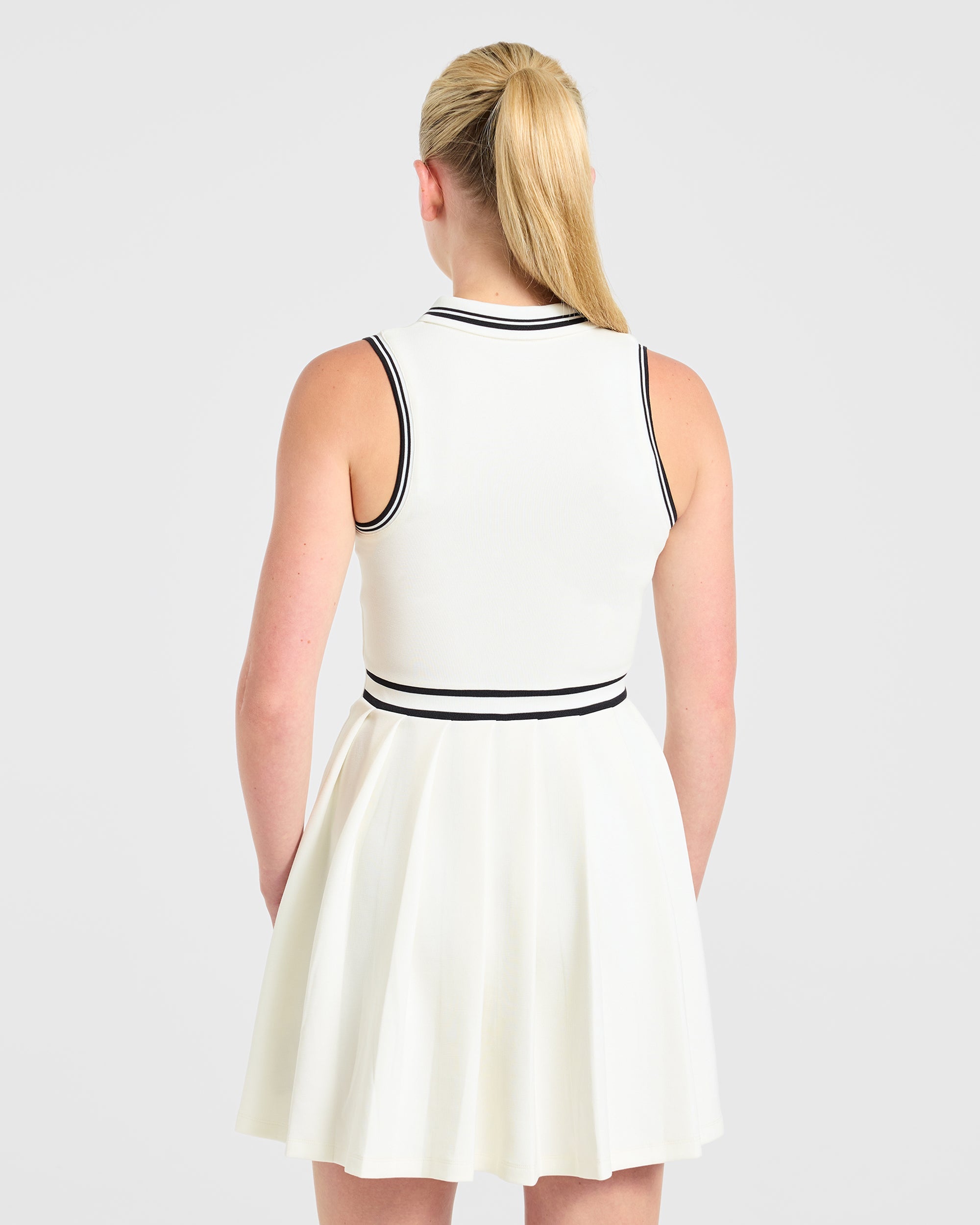Classic Pleated Dress - Weiß