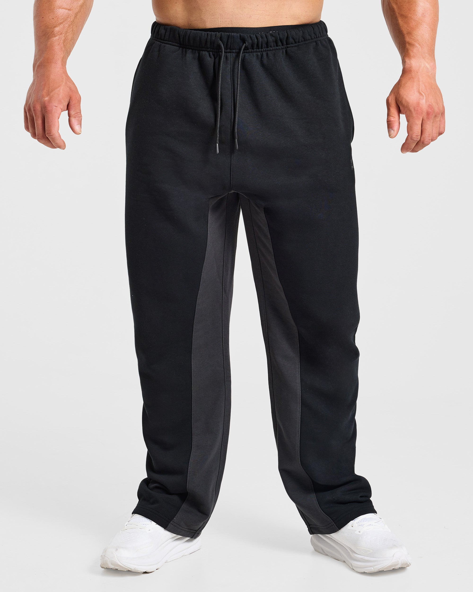 Wesley Vissers x Oversized Straight Leg Joggers - Schwarz