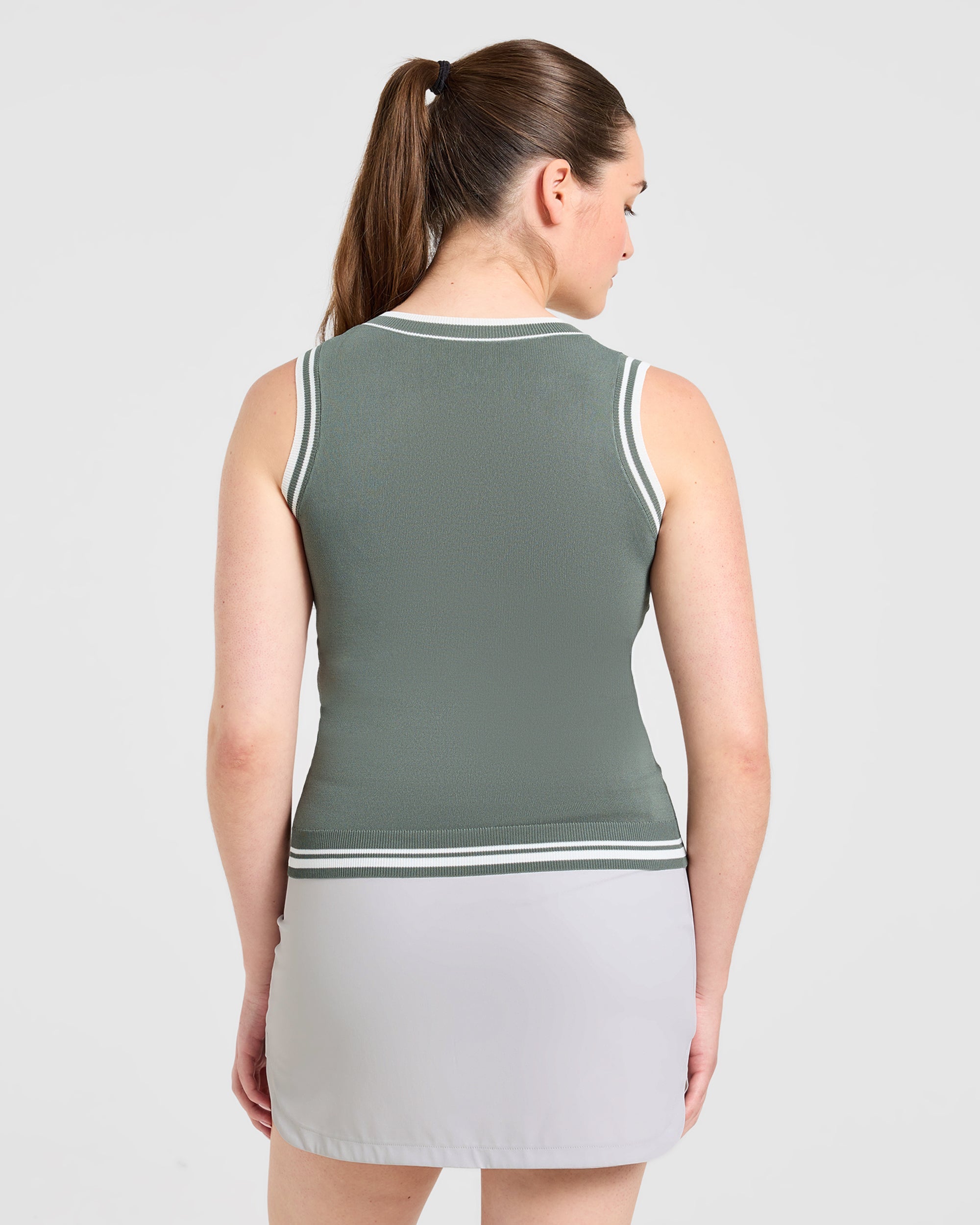 Classic Knitted V Neck Vest - Hillside Grün