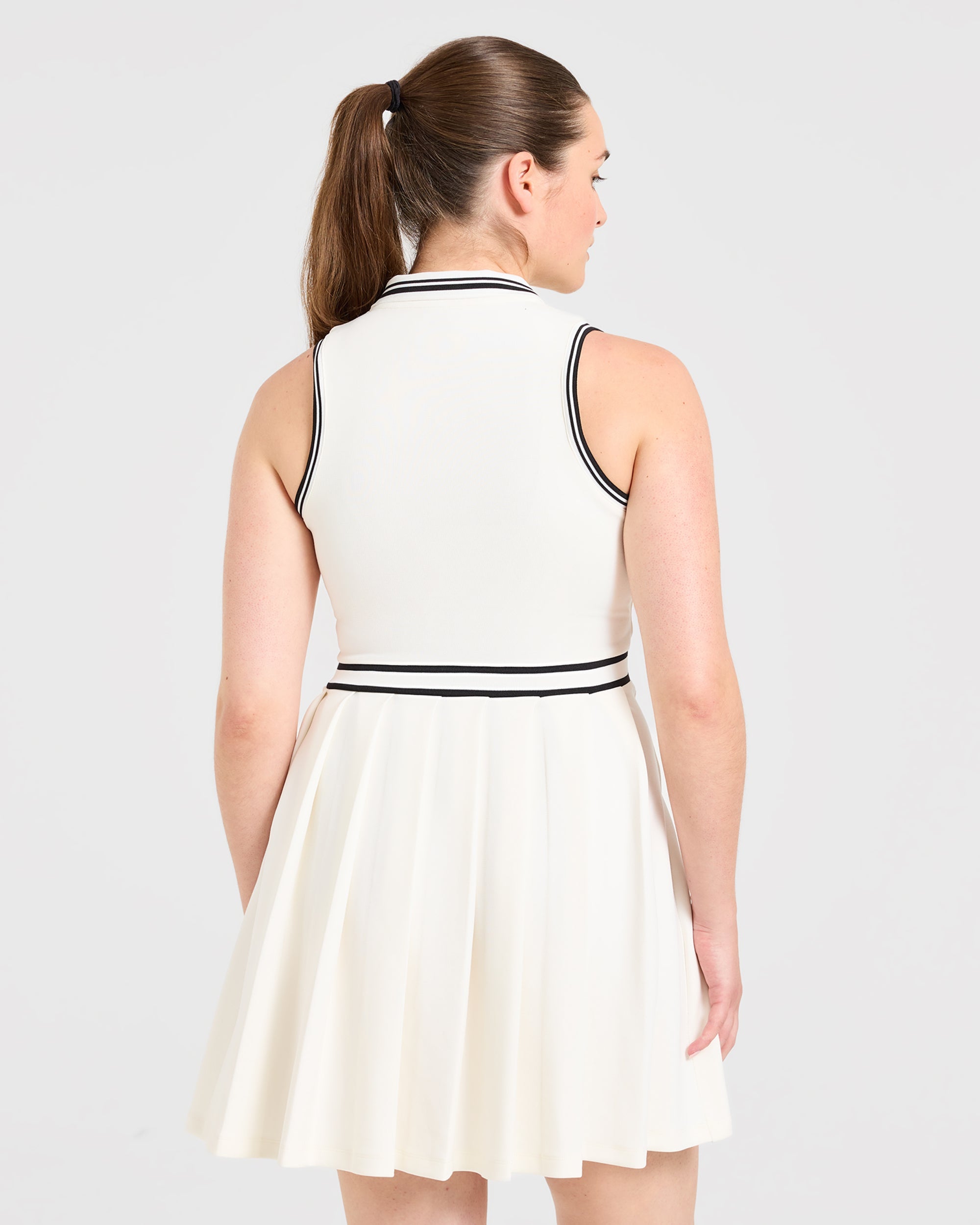 Classic Pleated Dress - Weiß