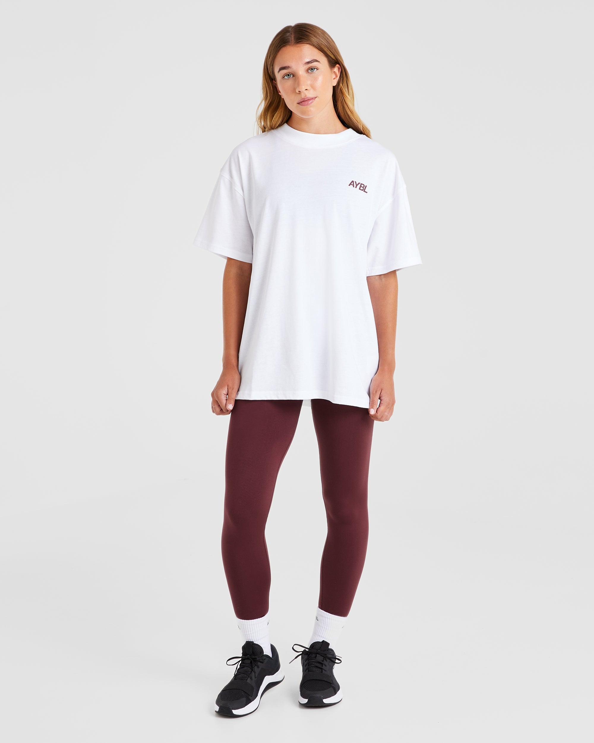 AYBL Sports Club Oversized T Shirt - Weiß/Bourgondi‘