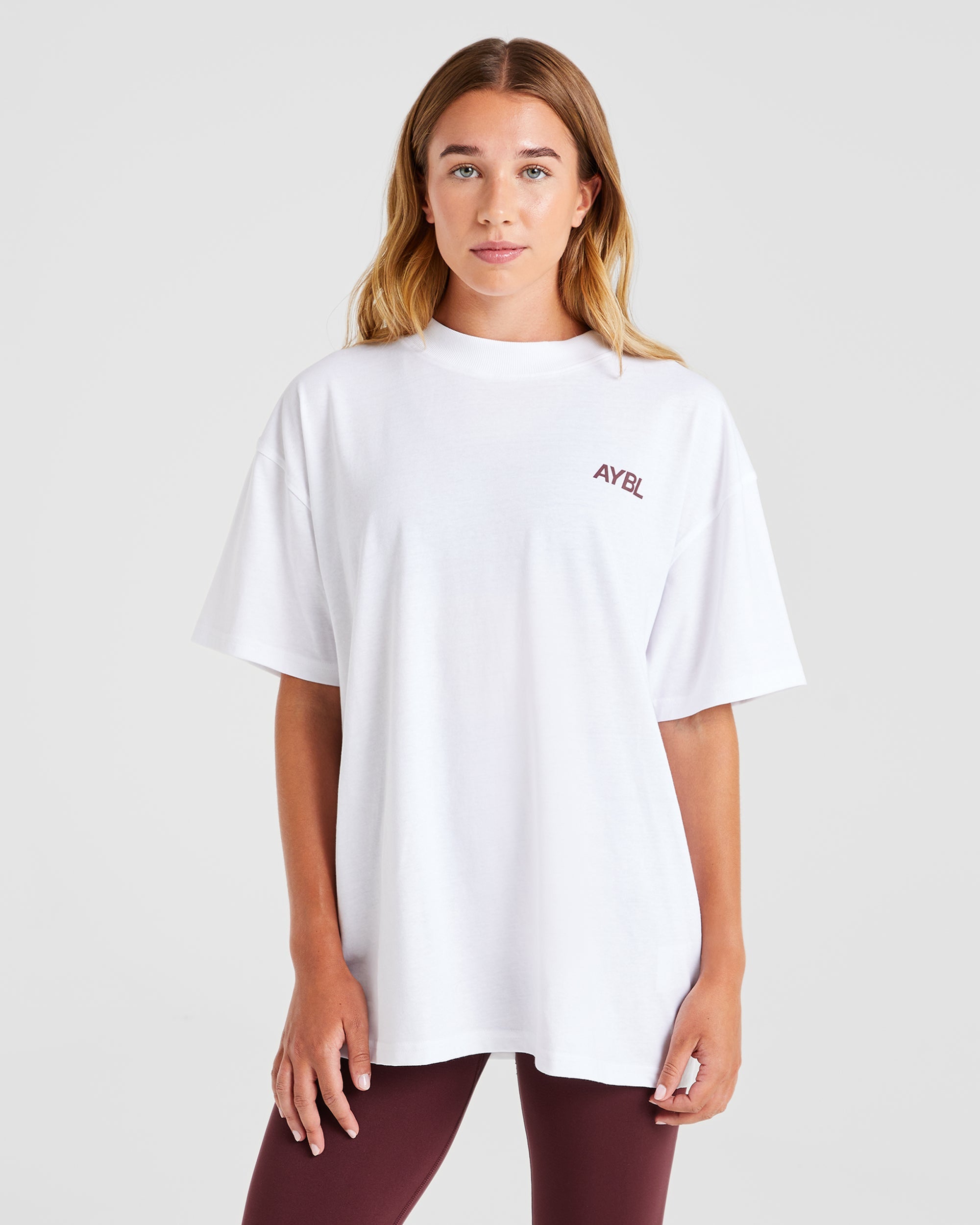 AYBL Sports Club Oversized T Shirt - Weiß/Bourgondi‘