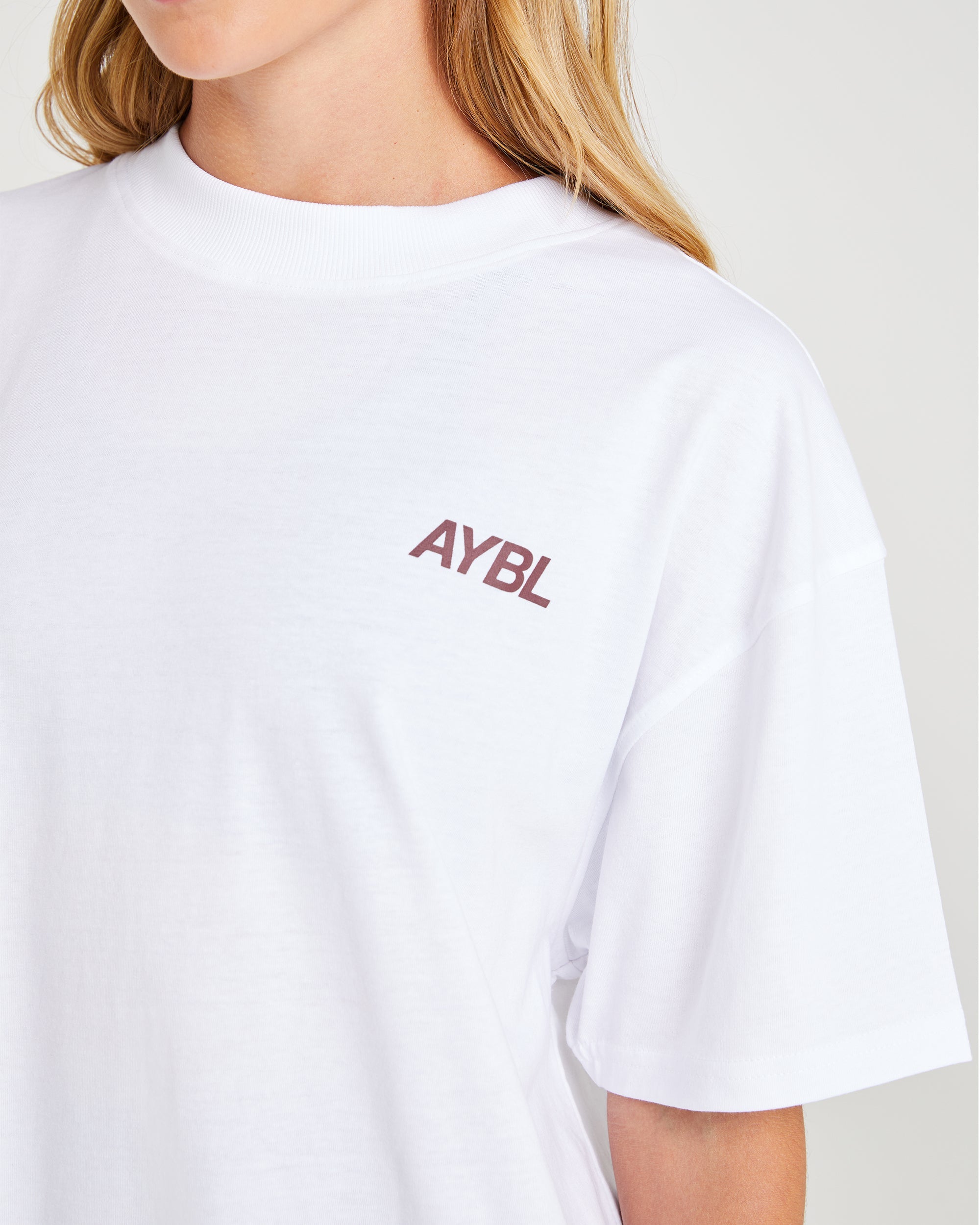 AYBL Sports Club Oversized T Shirt - Weiß/Bourgondi‘
