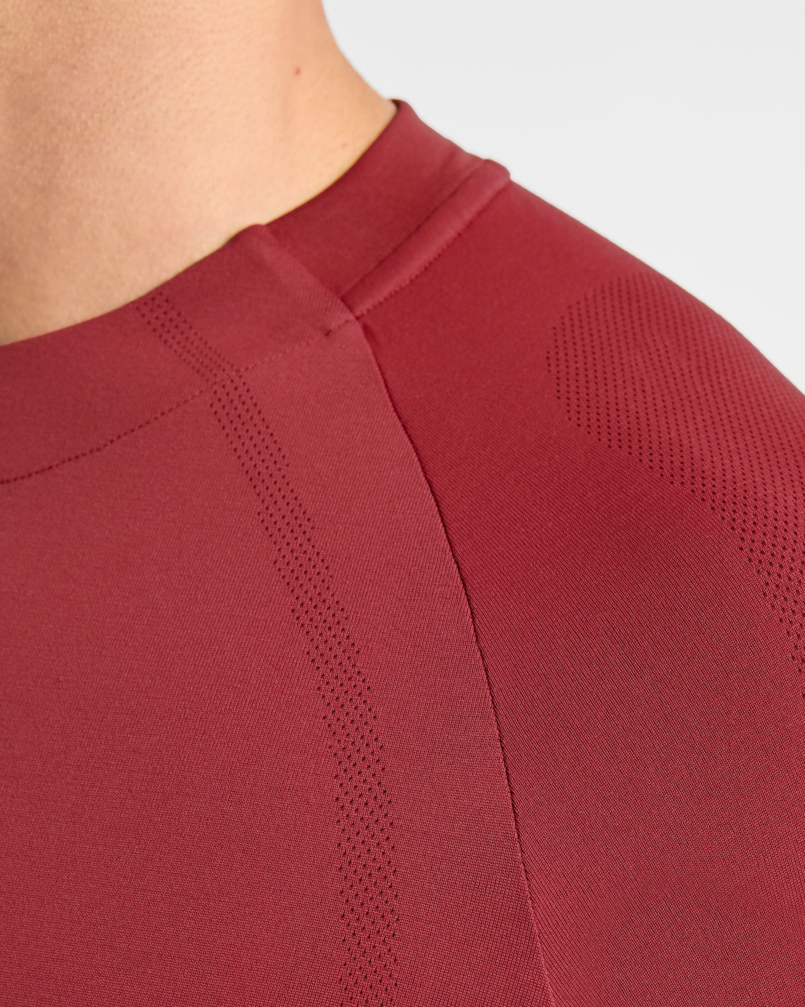 Attain Seamless T Shirt - Maroon Rot