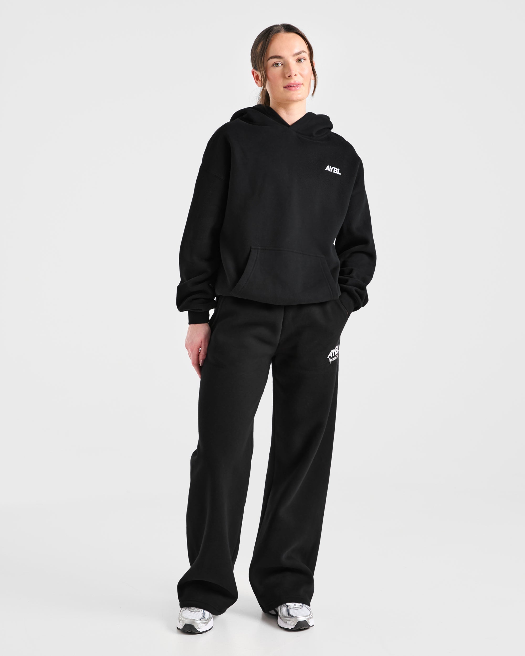 AYBL Sports Club Oversized Straight Leg Joggers - Schwarz/Weiß