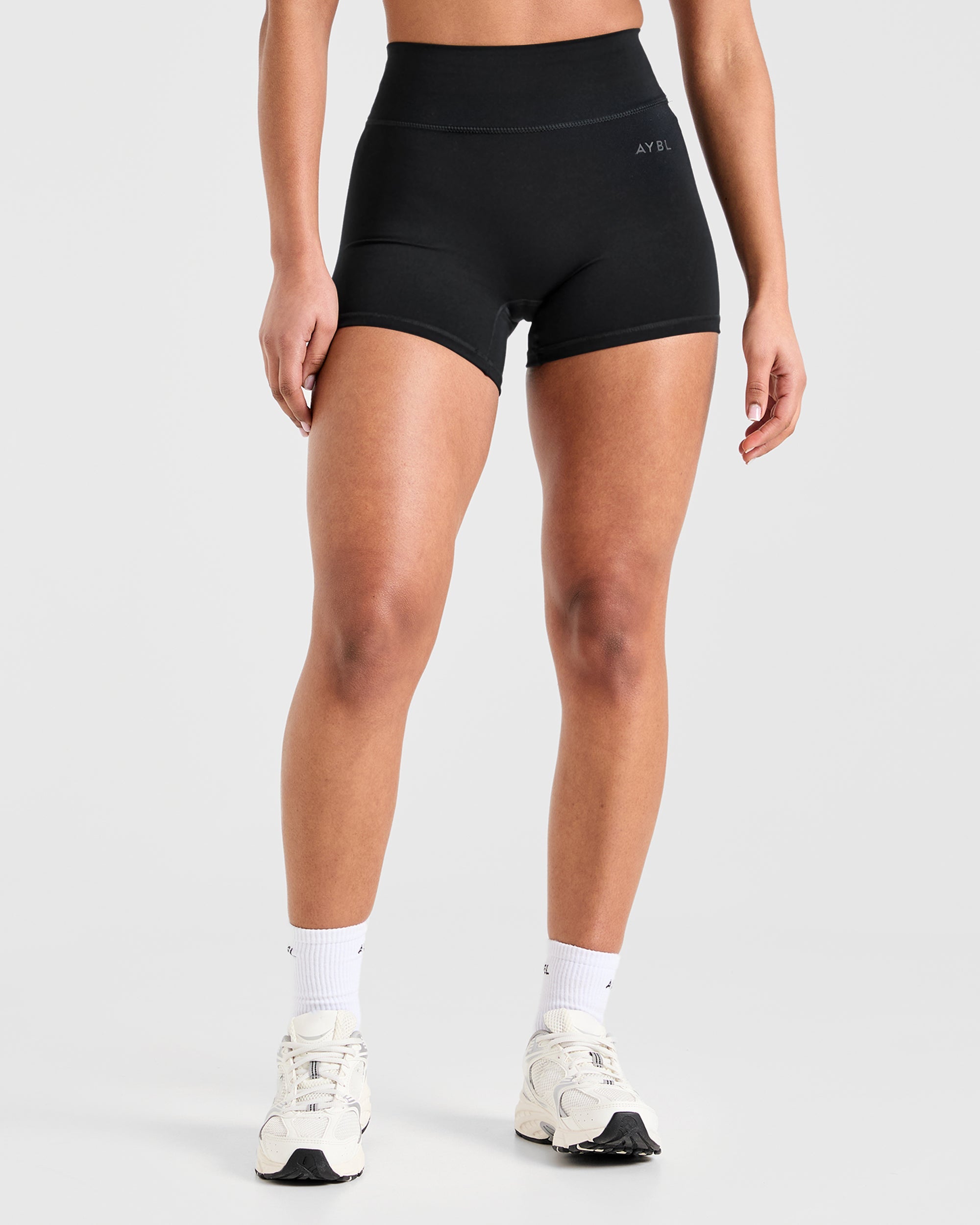 Staple Shorts - Schwarz