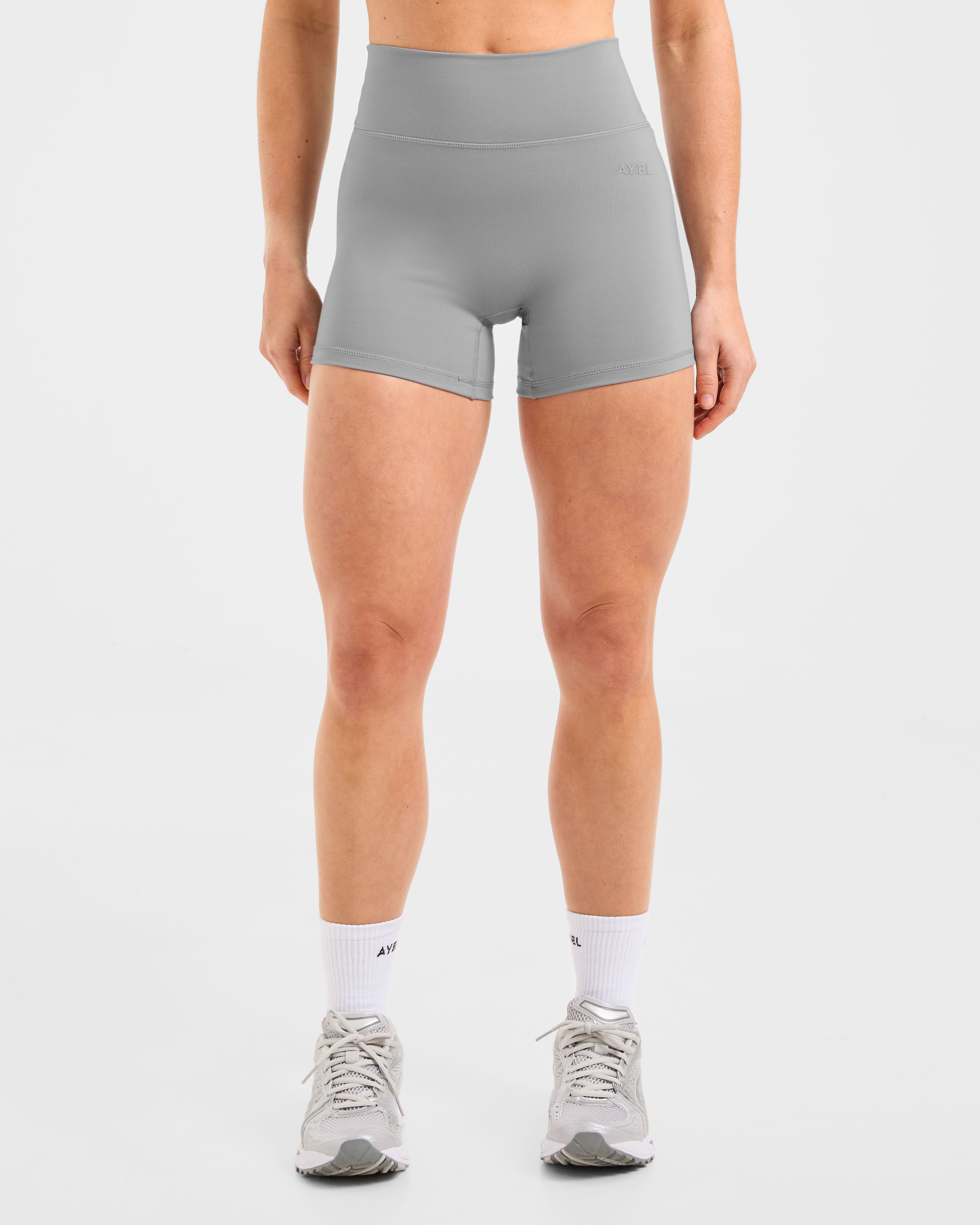 Staple Shorts - Grau