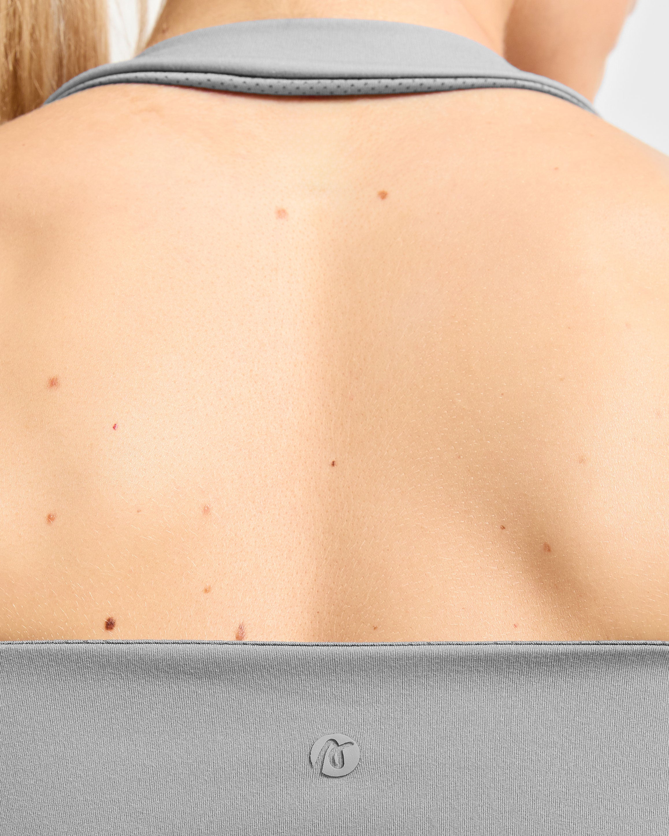 Staple Halterneck Crop Top - Grau