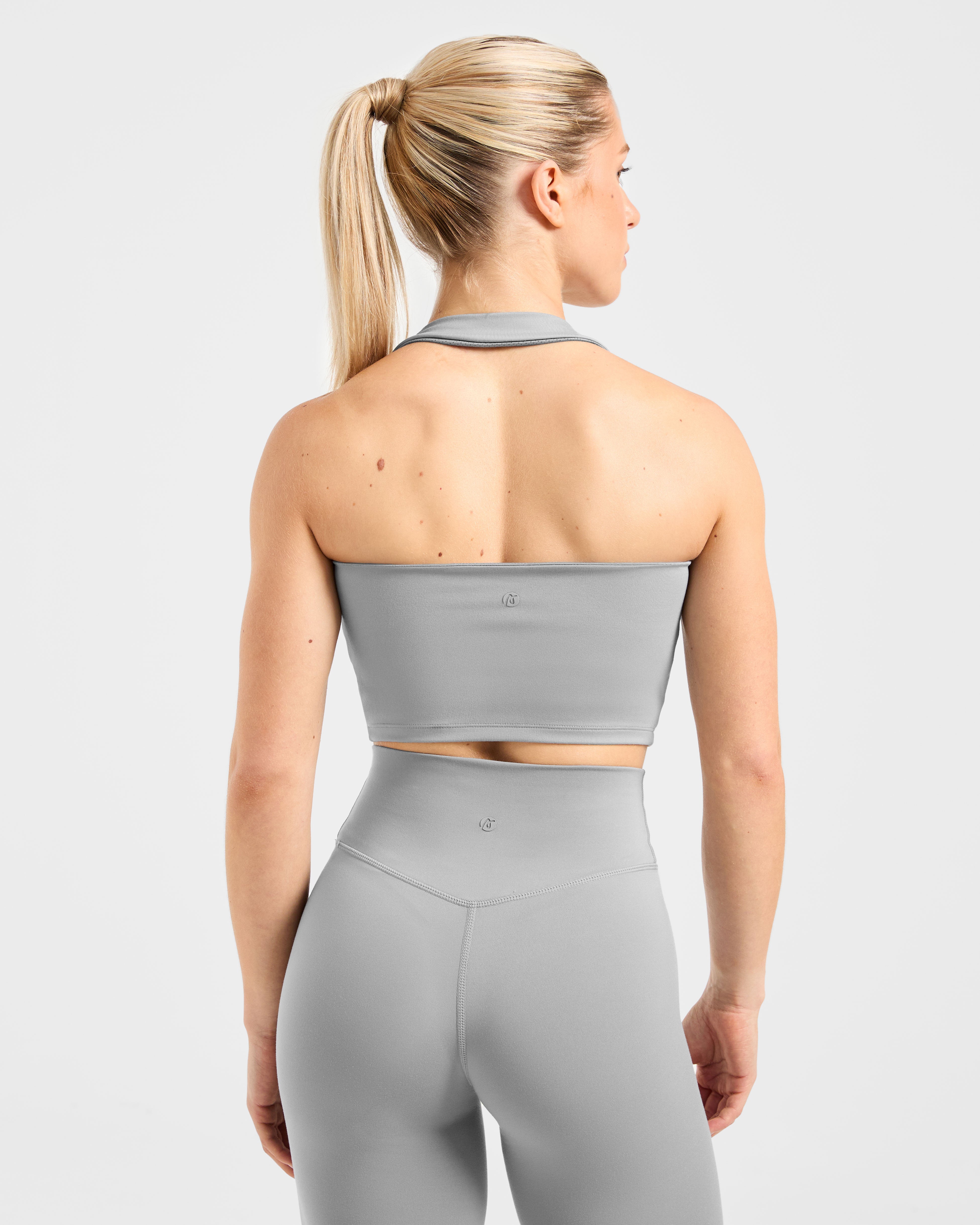 Staple Halterneck Crop Top - Grau