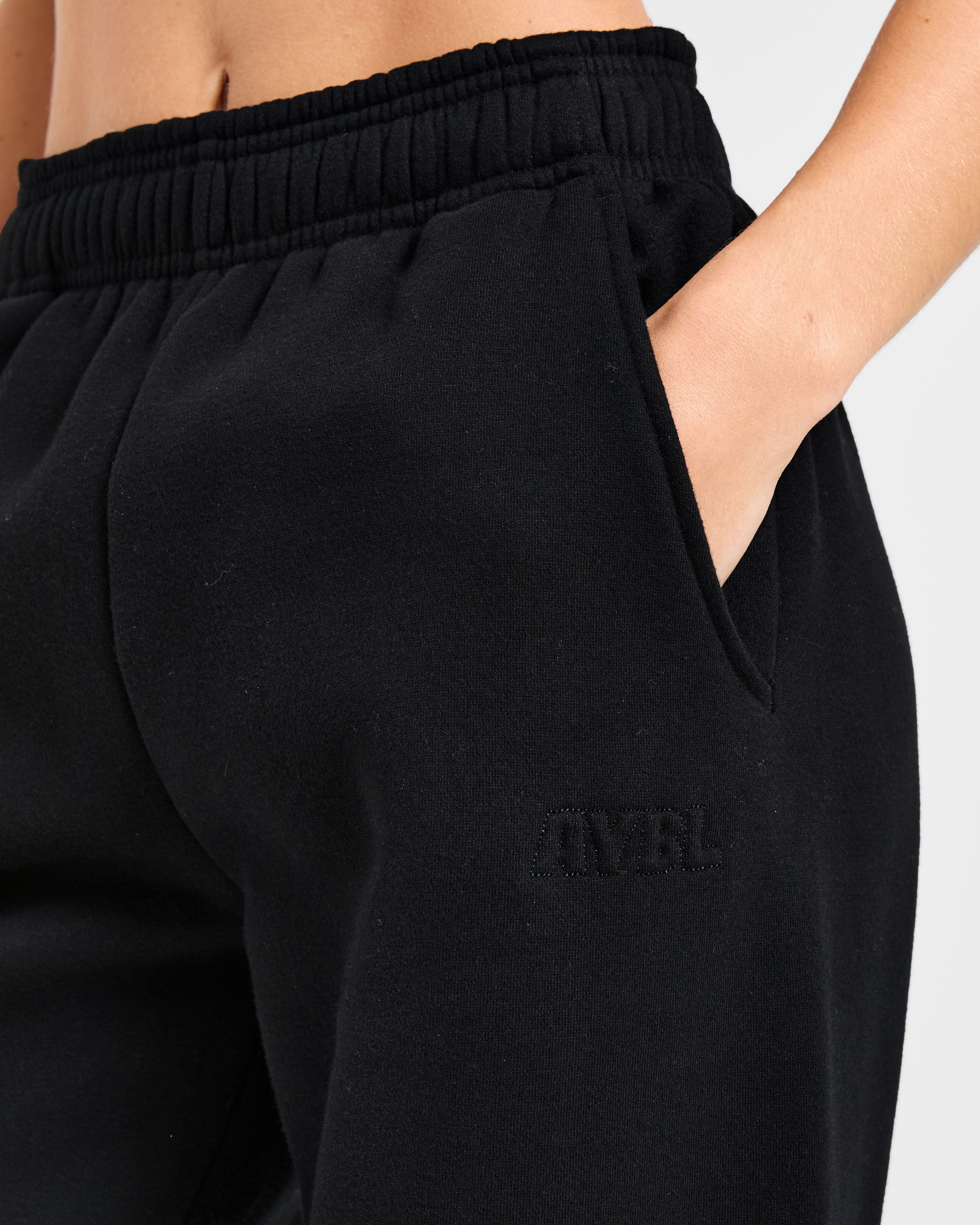 Classic Plush Oversized Straight Leg Joggers - Schwarz