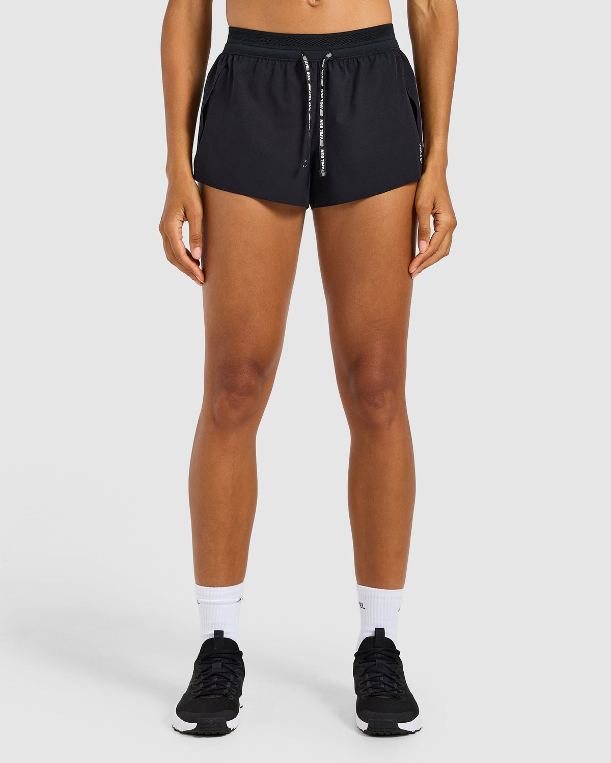 Run Low Rise 3" Shorts - Schwarz