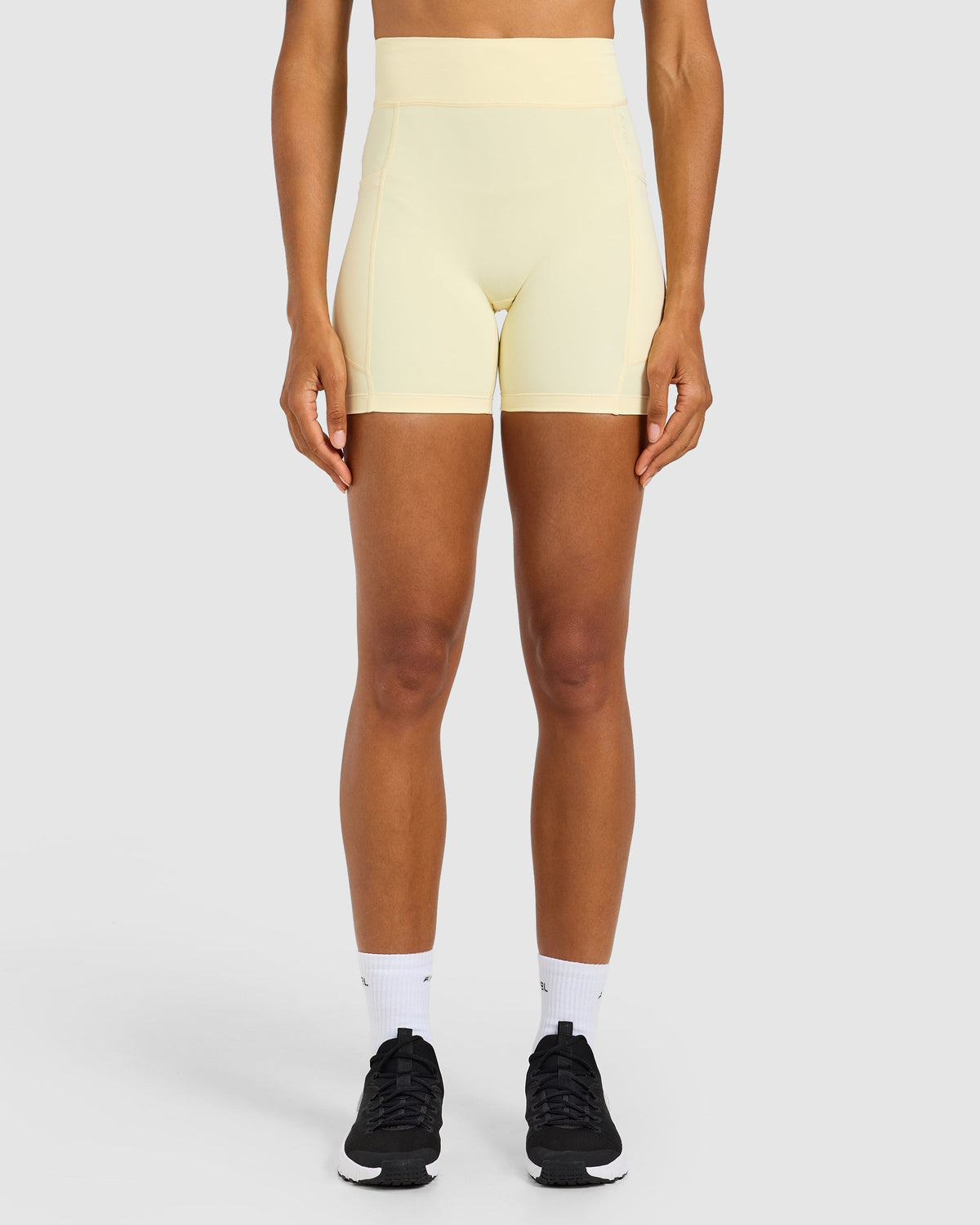Run Pocket Shorts - Butter Gelb
