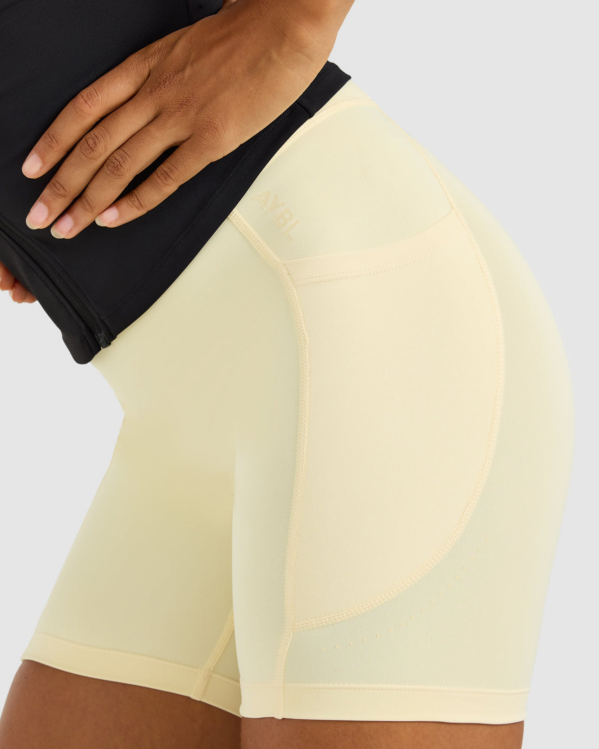 Run Pocket Shorts - Butter Gelb