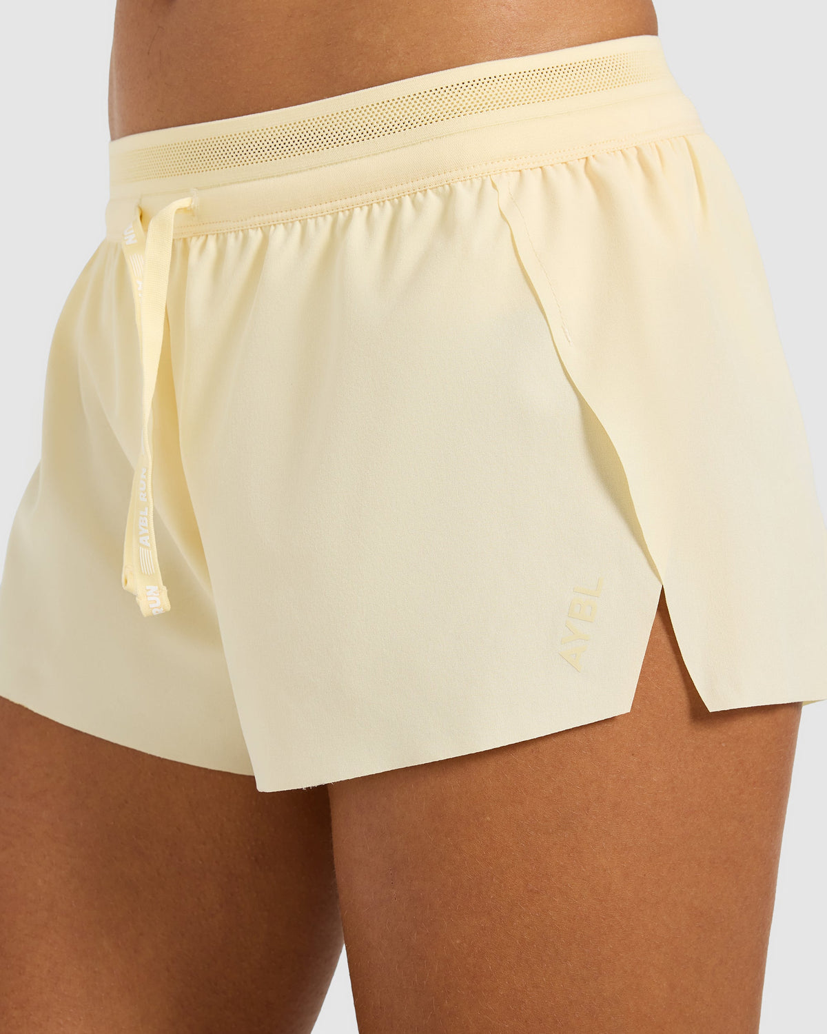 Run Low Rise 3" Shorts - Butter Gelb
