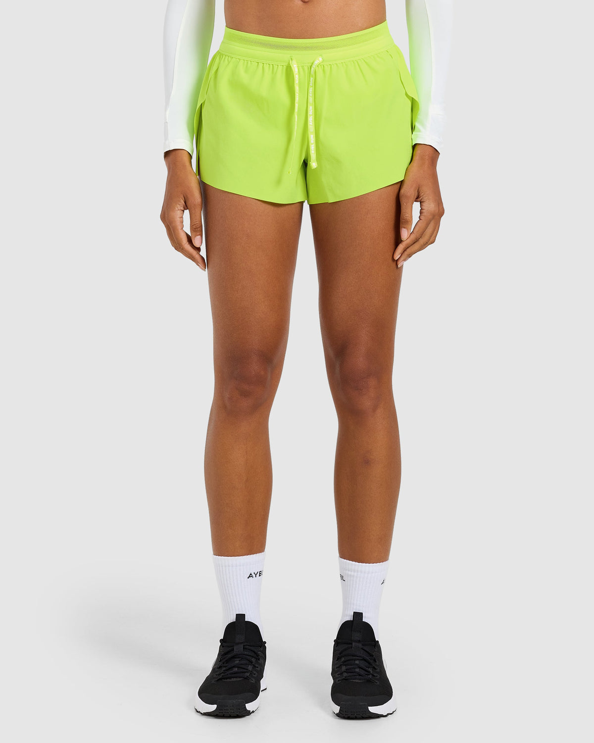 Run Low Rise 3" Shorts - Neon Gelb