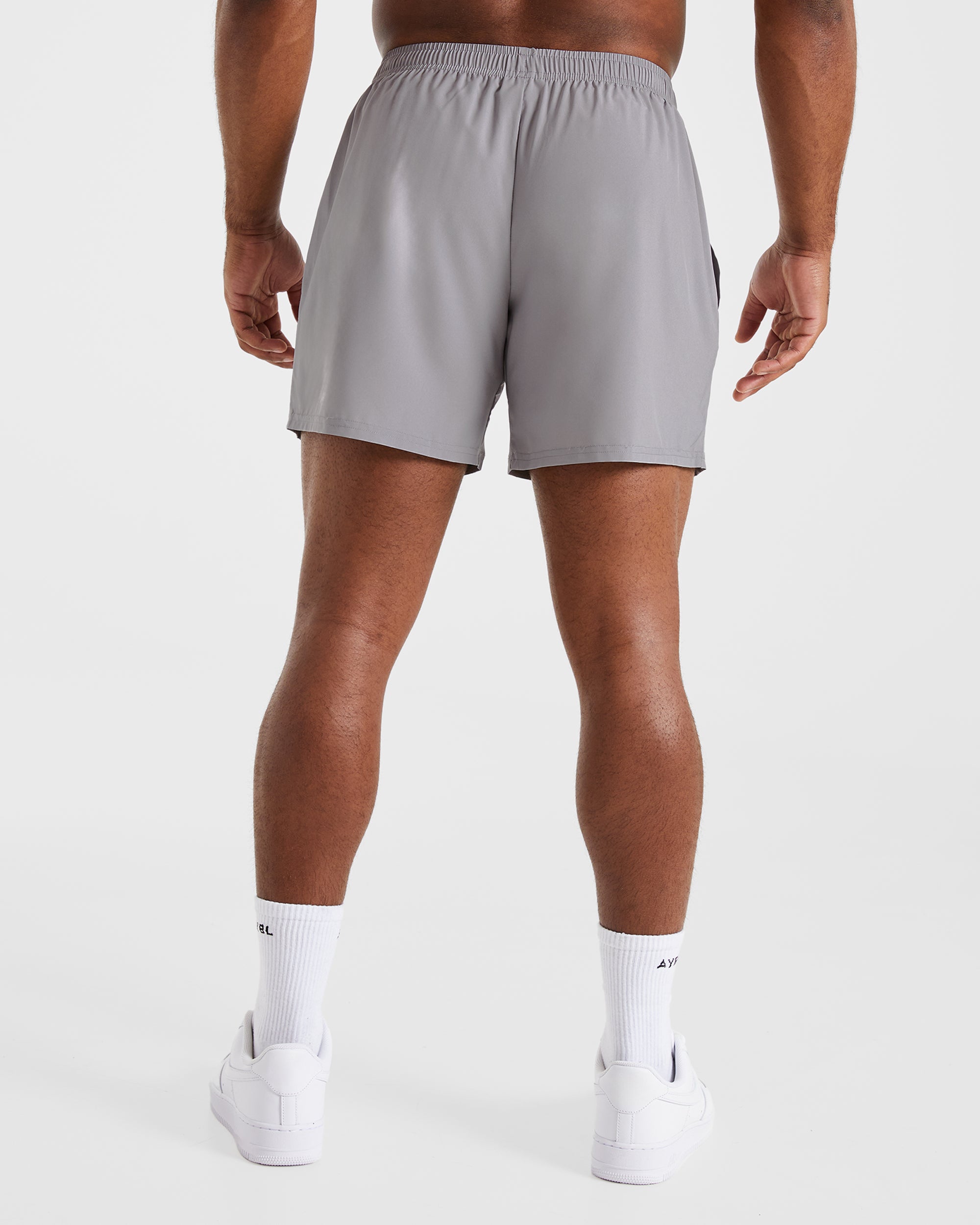 Core 5" Shorts - Grau